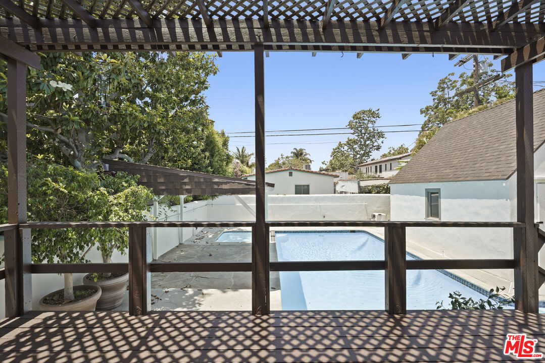 Los Angeles, California, 90036, United States, 3 Bedrooms Bedrooms, ,3 BathroomsBathrooms,Residential,For Sale,1896825
