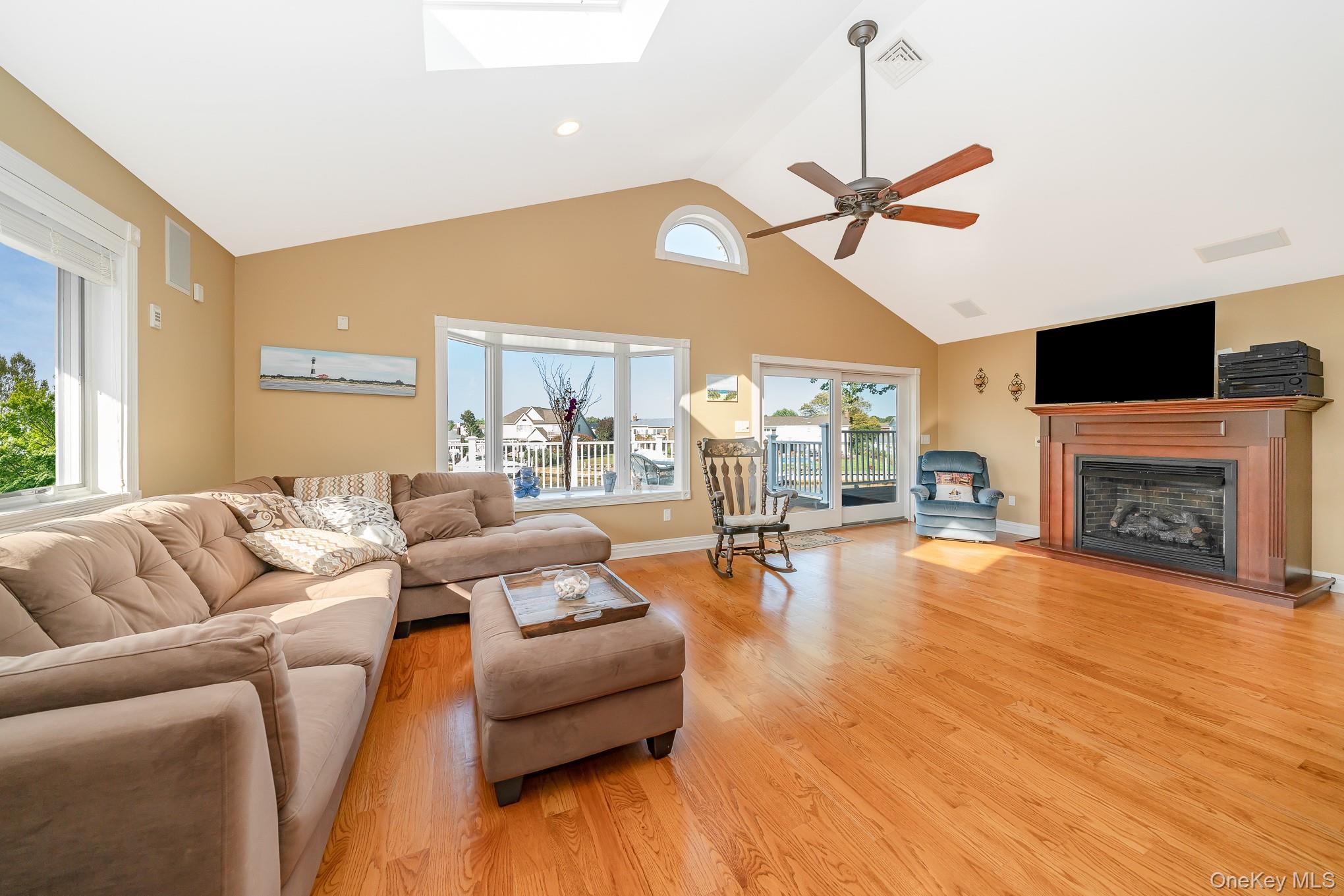 West Islip, New York, 11795, United States, 5 Bedrooms Bedrooms, ,5 BathroomsBathrooms,Residential,For Sale,1943882