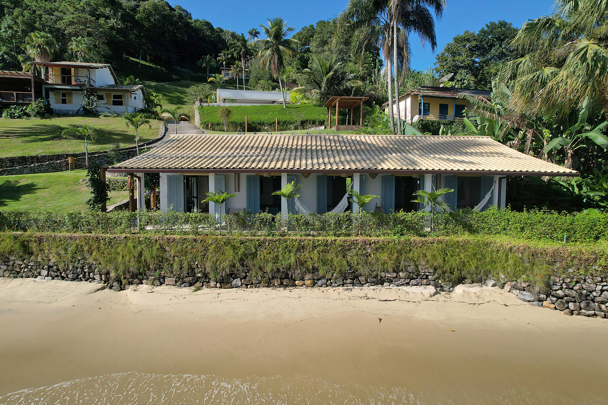  Beachfront house with a swimming pool and a gym - 物件實景