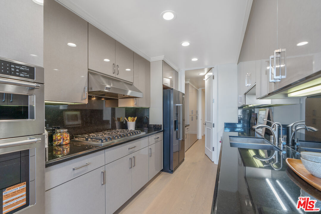 Beverly Hills, California, 90212, United States, 2 Bedrooms Bedrooms, ,3 BathroomsBathrooms,Residential,For Sale,1891933