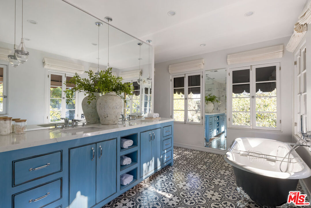 Los Angeles, California, 90065, United States, 5 Bedrooms Bedrooms, ,5 BathroomsBathrooms,Residential,For Sale,1987720