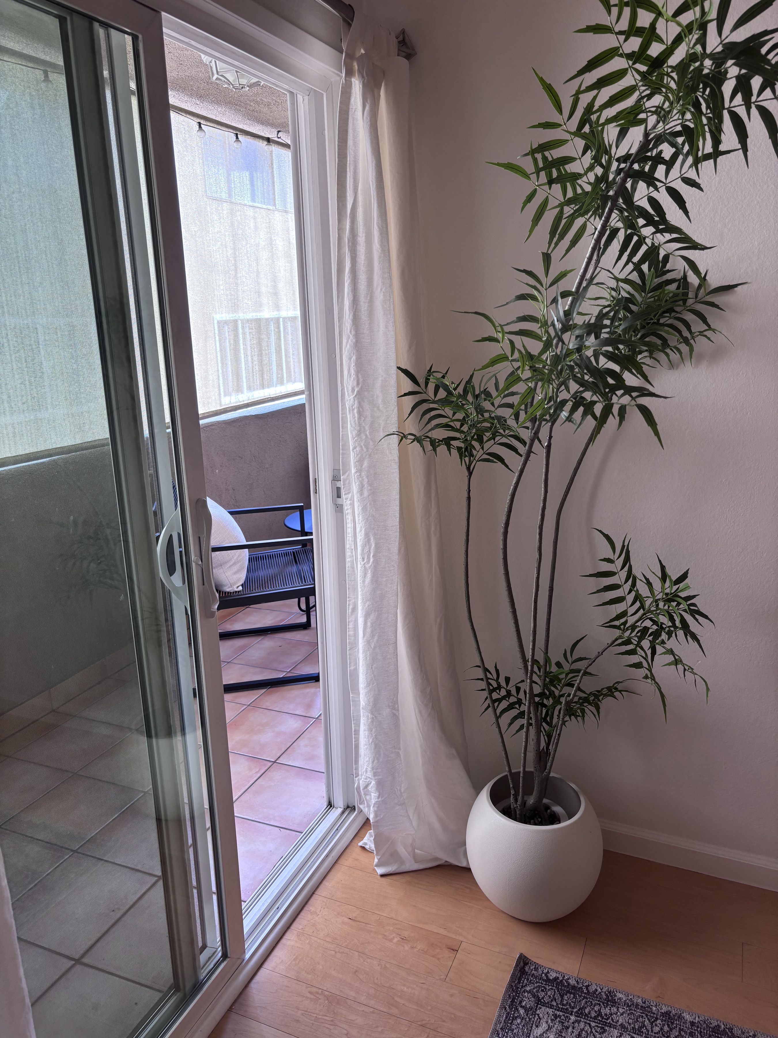  2320 S Bentley Ave - 物件實景