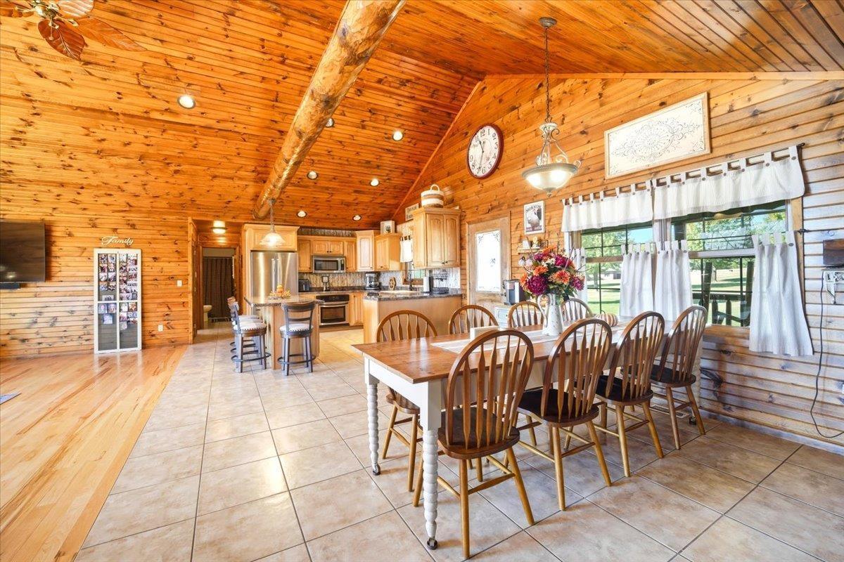 Independence, Iowa, 50644, United States, 3 Bedrooms Bedrooms, ,2 BathroomsBathrooms,Residential,For Sale,1982110