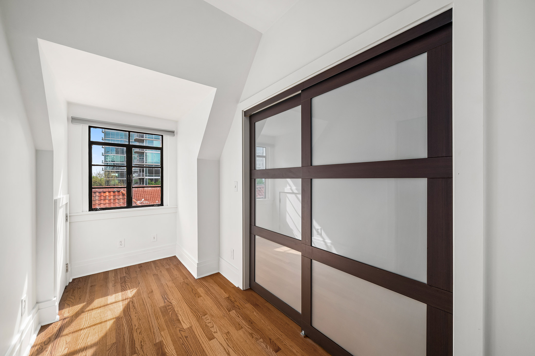  Two-Story Penthouse with Sweeping Skyline Views - 物件實景