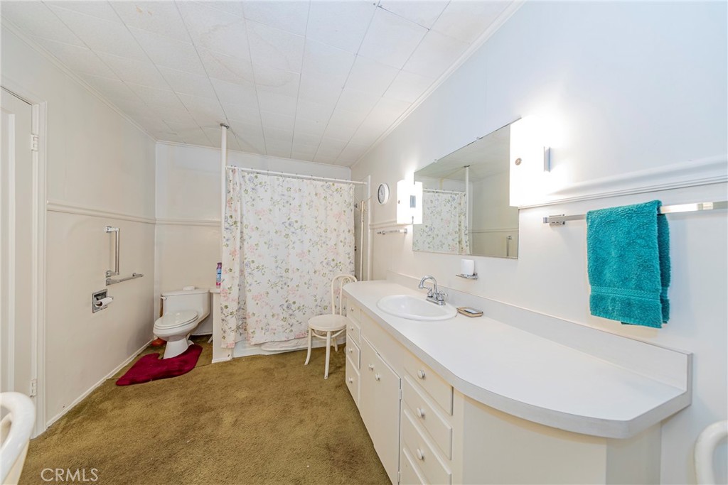 Fish Camp, California, 93623, United States, 5 Bedrooms Bedrooms, ,2 BathroomsBathrooms,Residential,For Sale,1881332