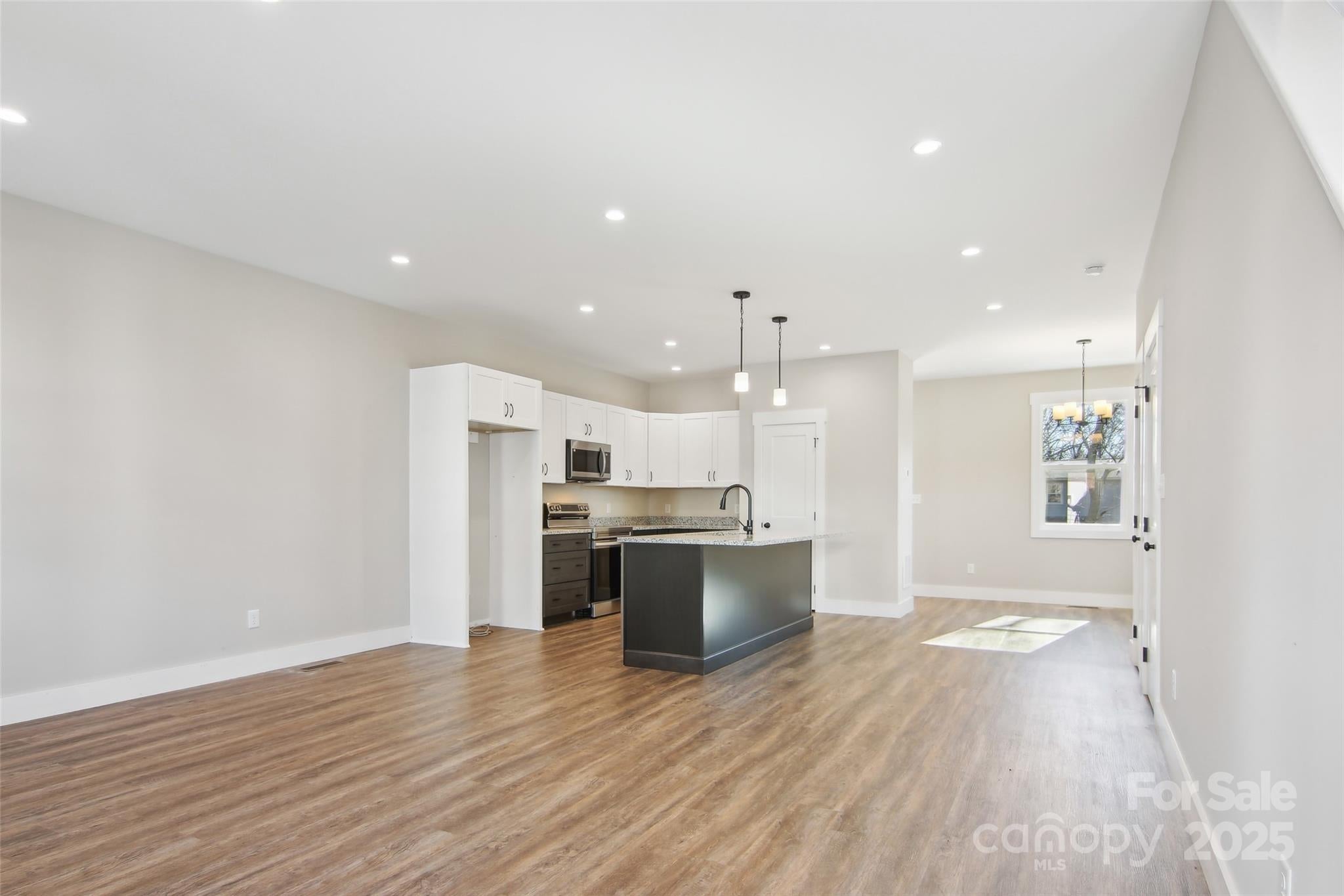 Asheville, North Carolina, 28806, United States, 3 Bedrooms Bedrooms, ,4 BathroomsBathrooms,Residential,For Sale,1915518