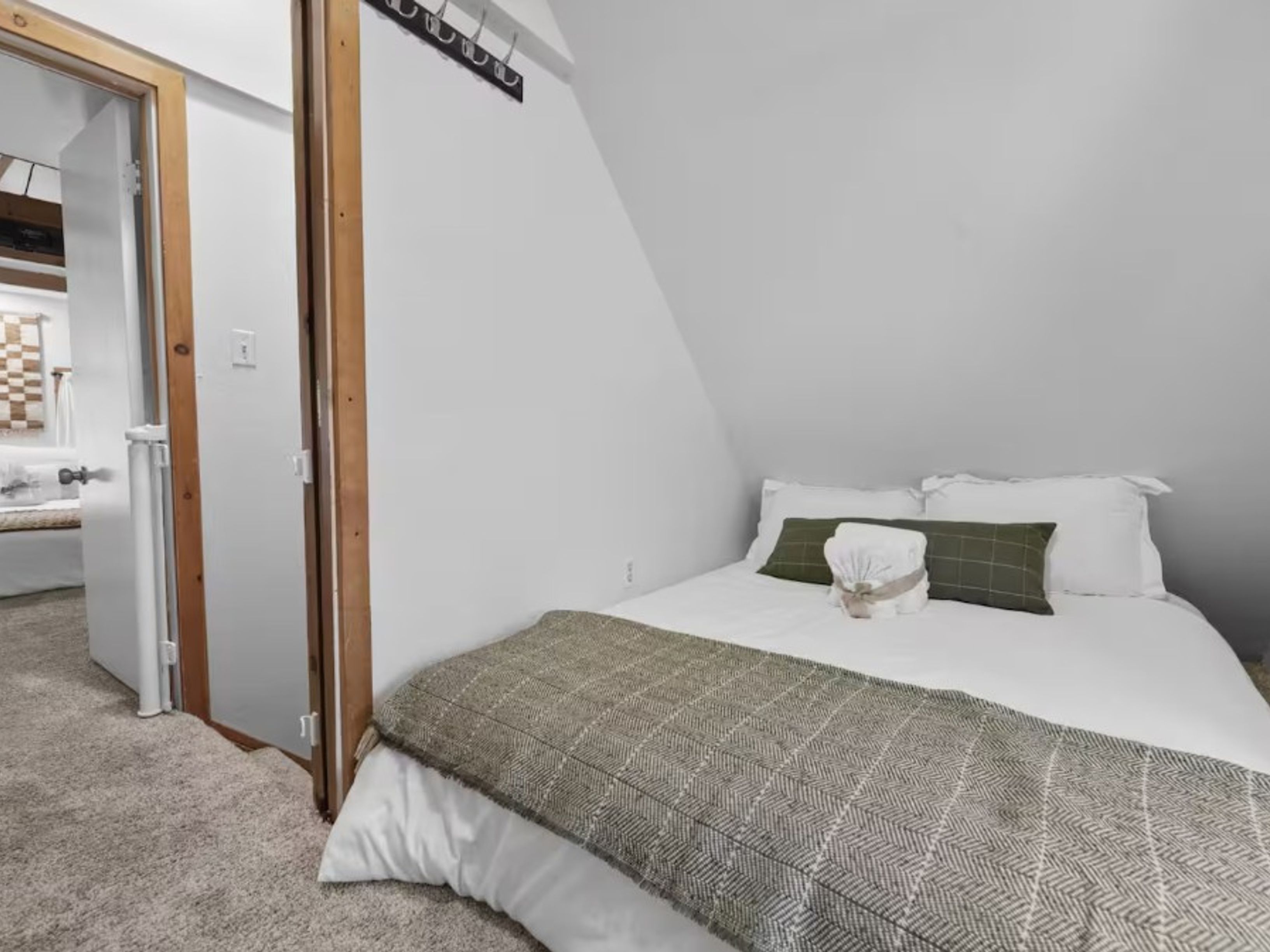  409 West Rainbow Boulevard, Big Bear, CA 92314 - 物件實景