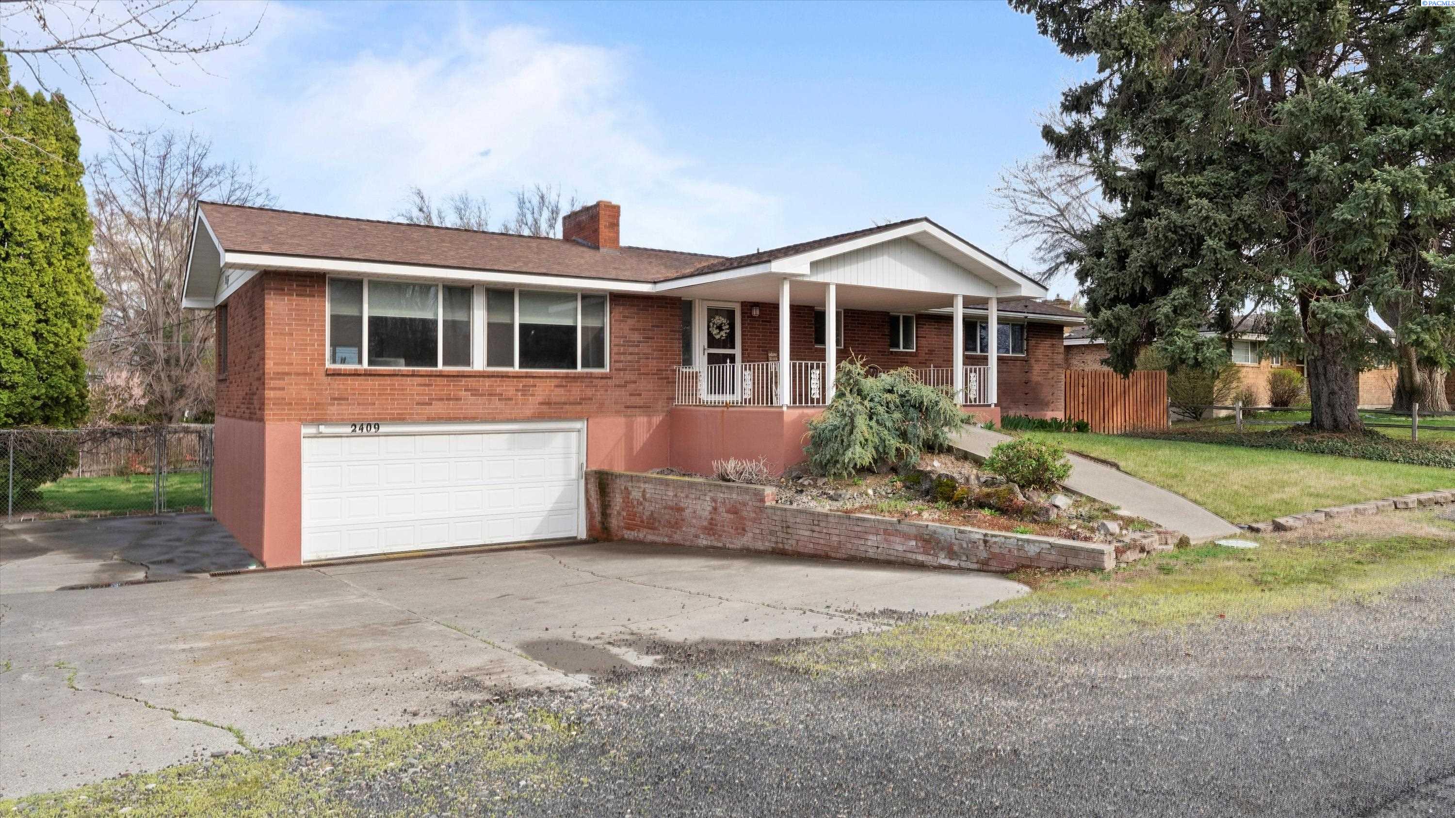 Kennewick, Washington, 99337, United States, 4 Bedrooms Bedrooms, ,2 BathroomsBathrooms,Residential,For Sale,1939902