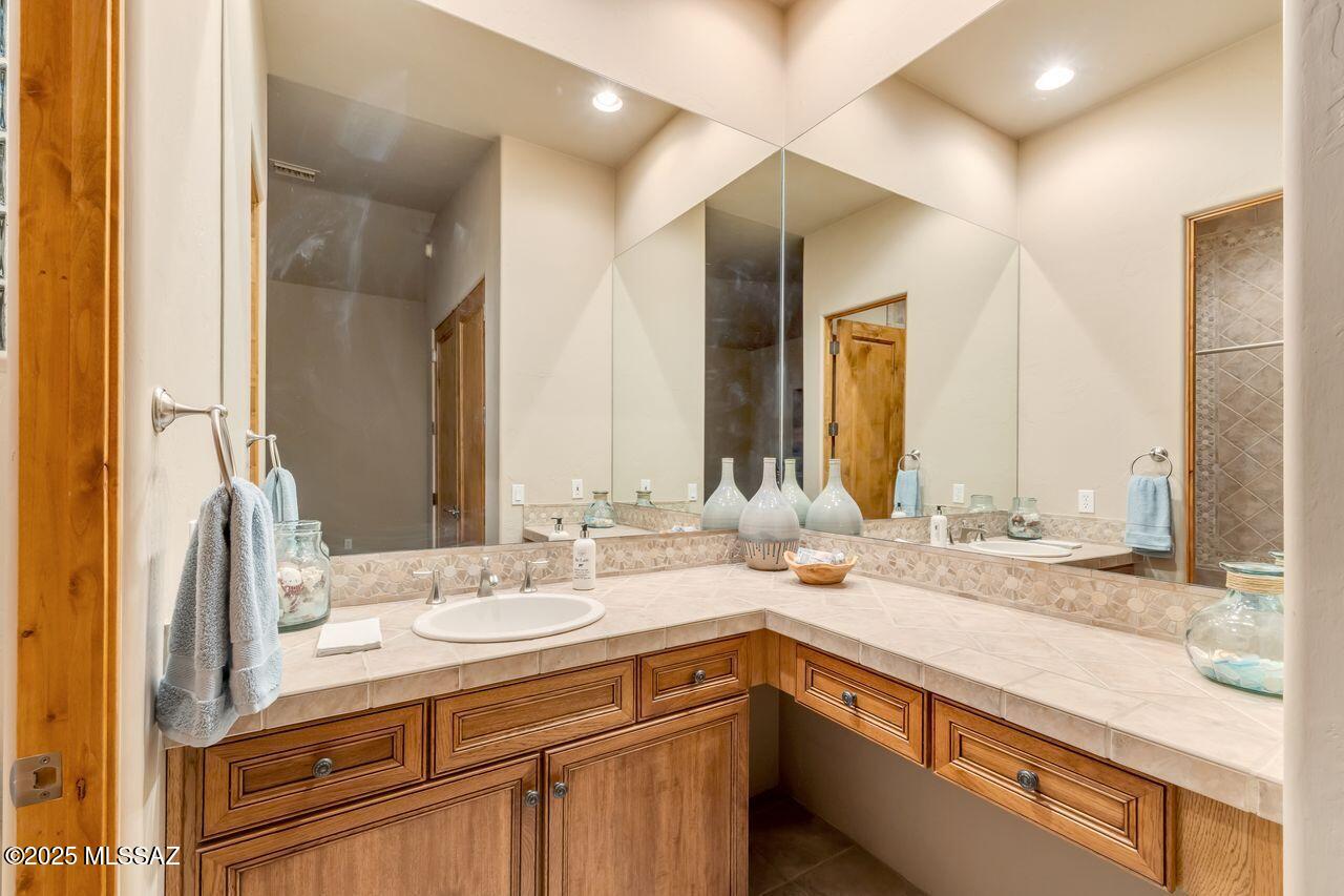 Tucson, Arizona, 85718, United States, 3 Bedrooms Bedrooms, ,4 BathroomsBathrooms,Residential,For Sale,1987862