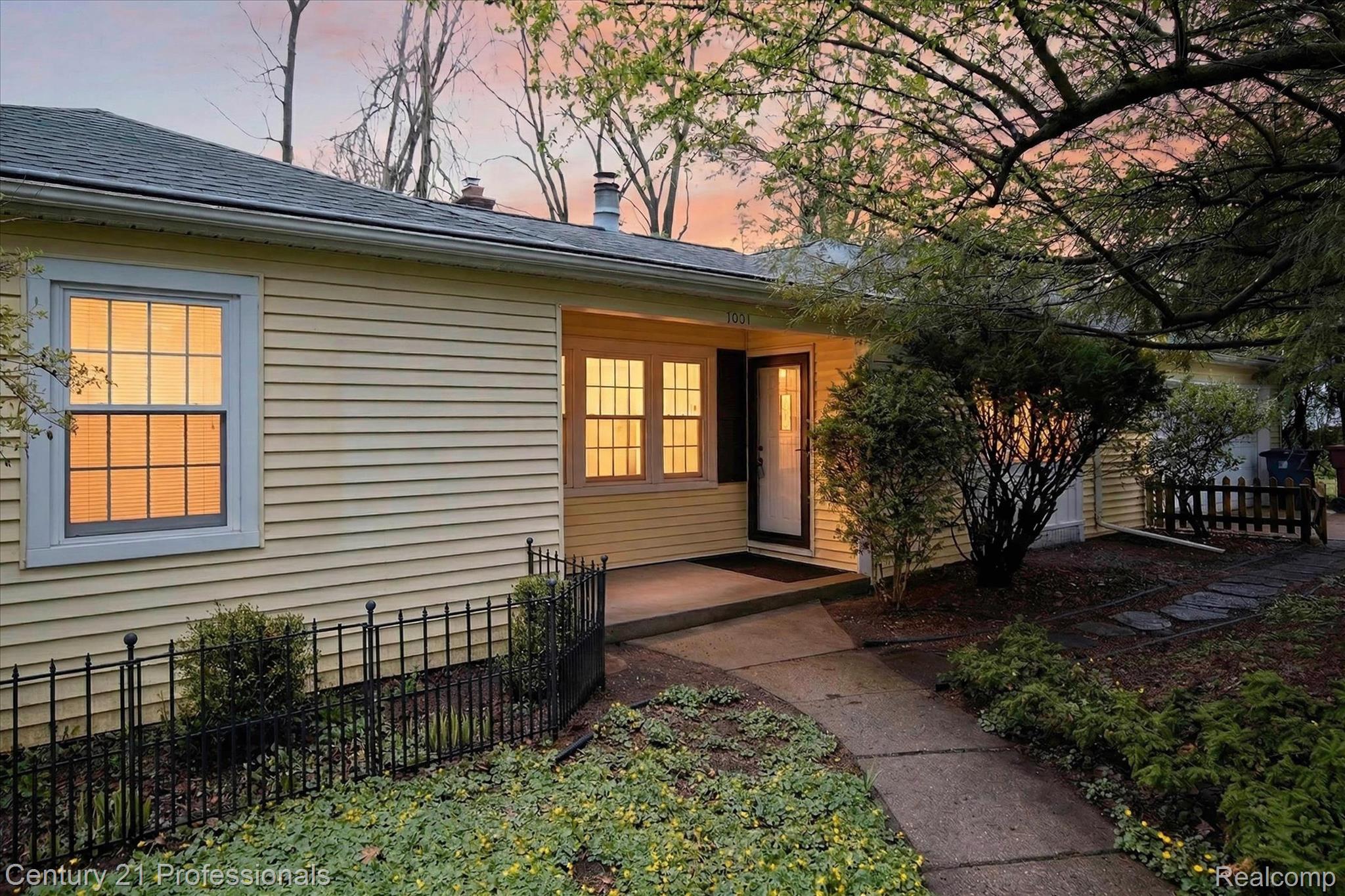 AnnArbor, Michigan, 48103, United States, 3 Bedrooms Bedrooms, ,2 BathroomsBathrooms,Residential,For Sale,2038330