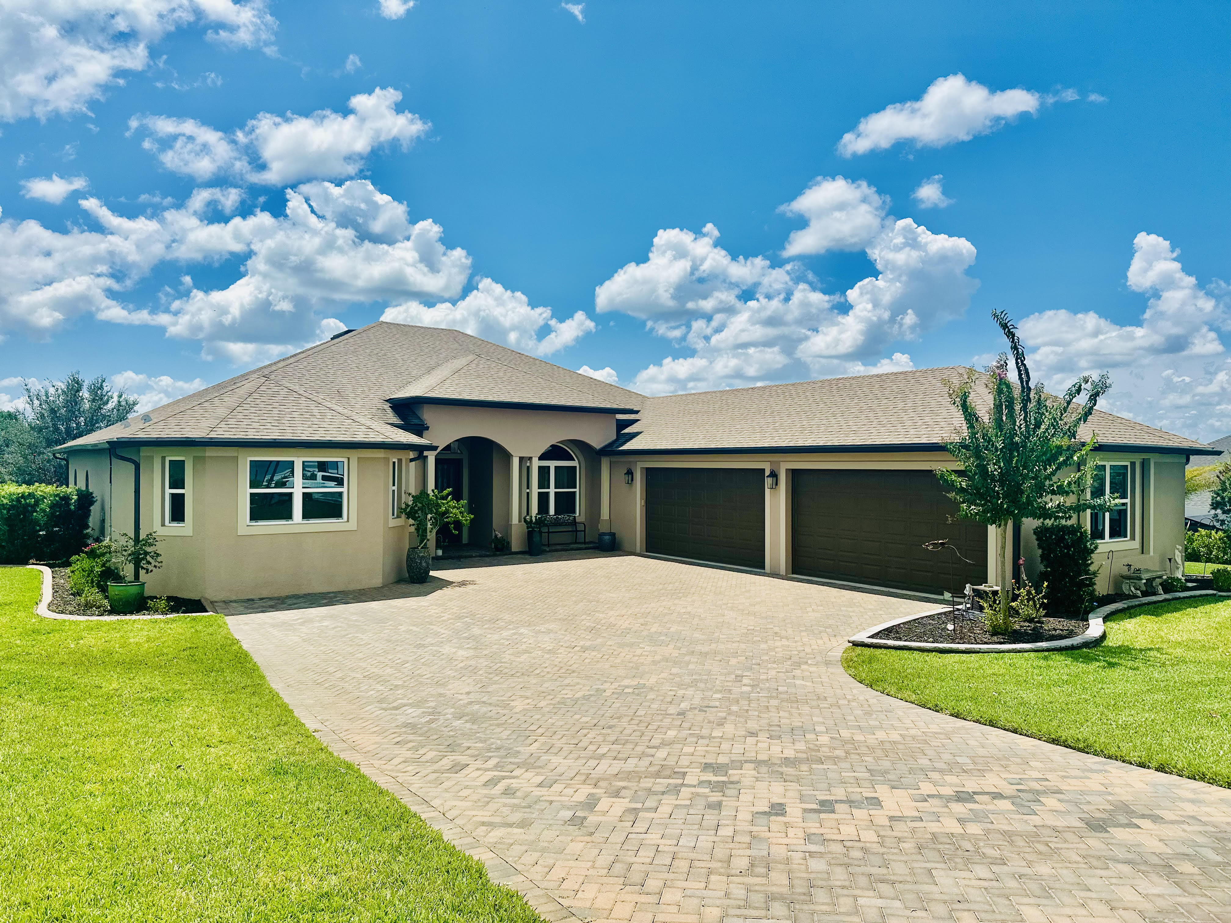 Lady Lake, Florida, 32159, United States, 4 Bedrooms Bedrooms, ,3 BathroomsBathrooms,Residential,For Sale,1945025