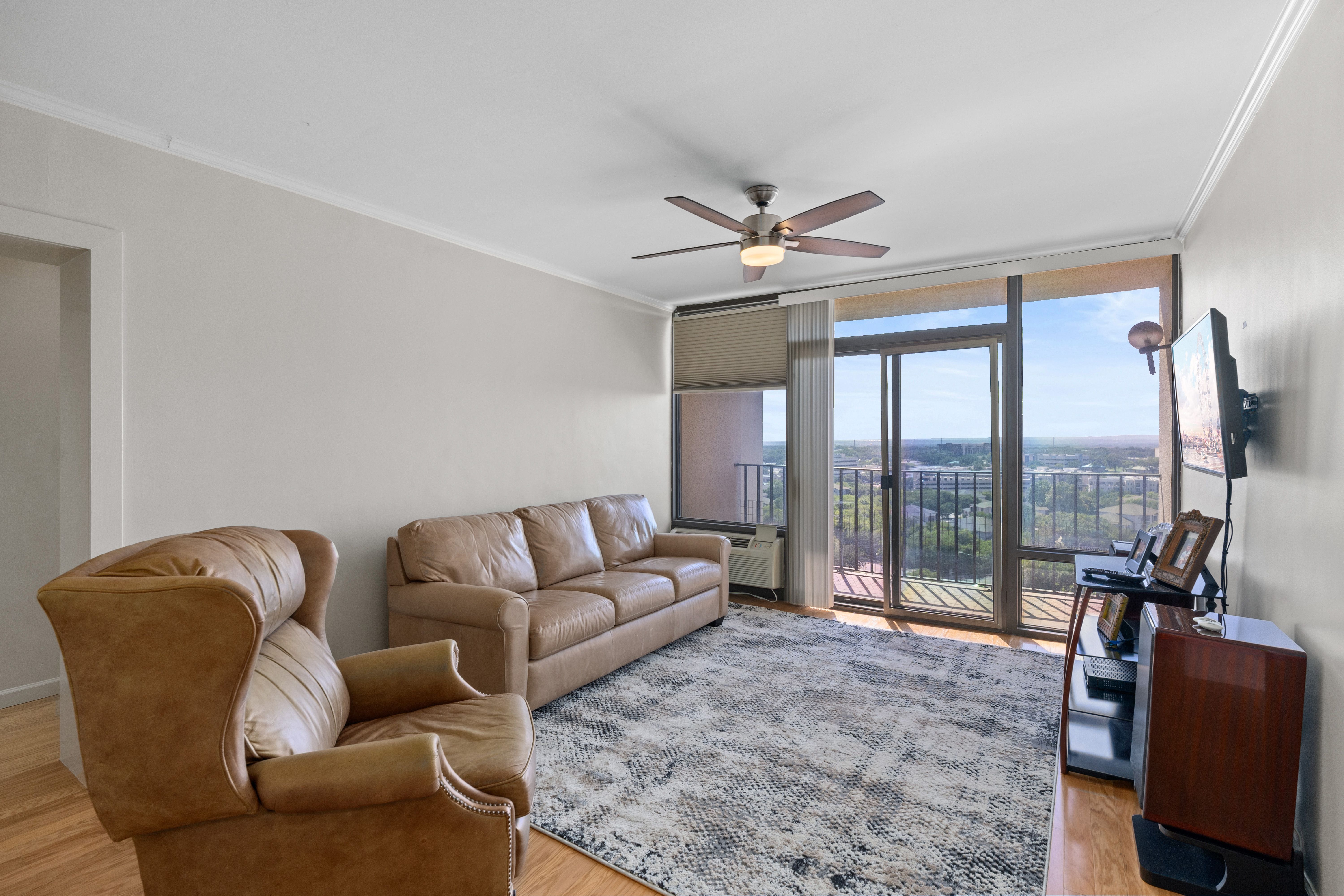  Effortless Living at The Wurzbach Towers - 物件實景