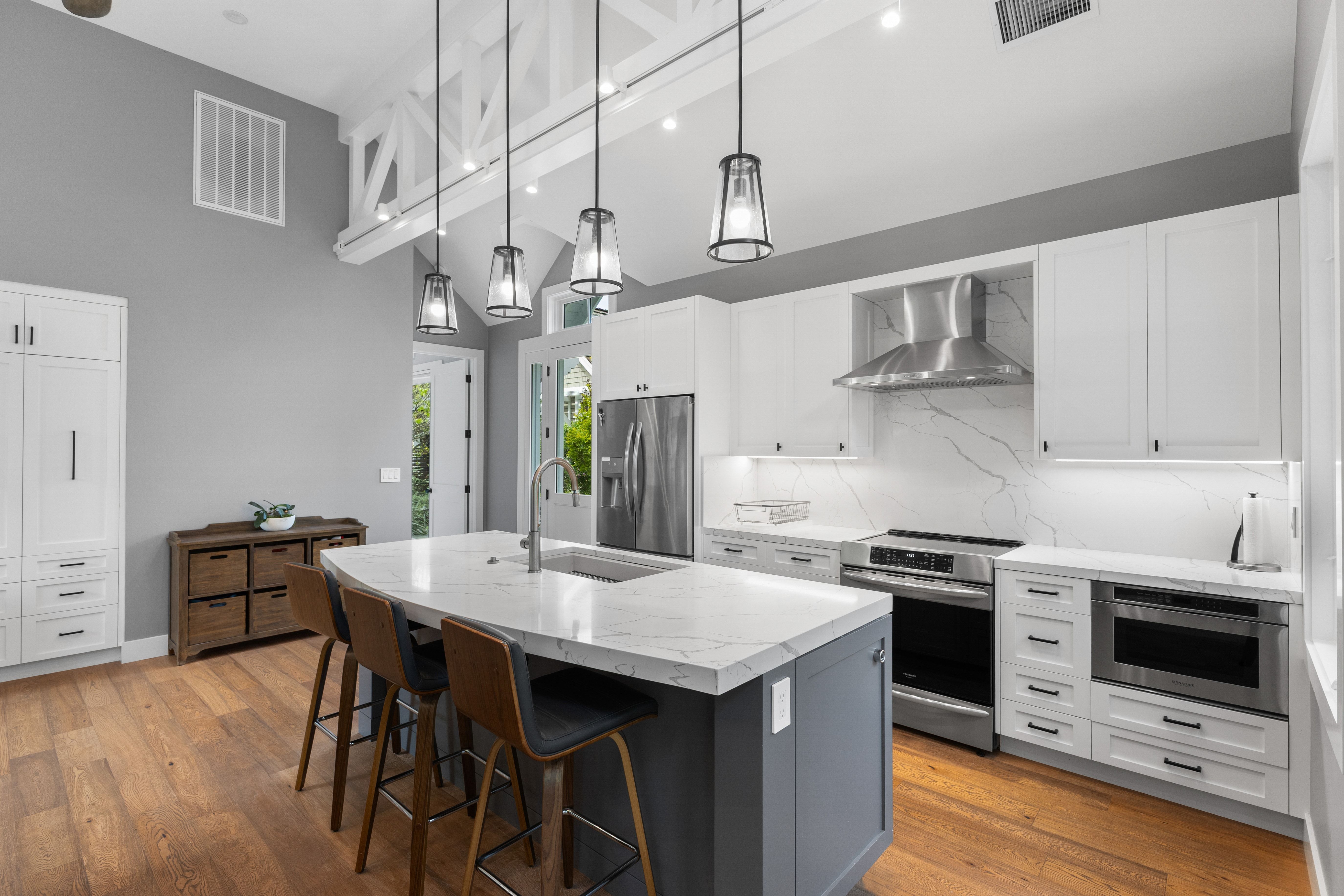  A Private One-Acre Compound Defined by Craftsmanship, Scale and Resort Living - 物件實景