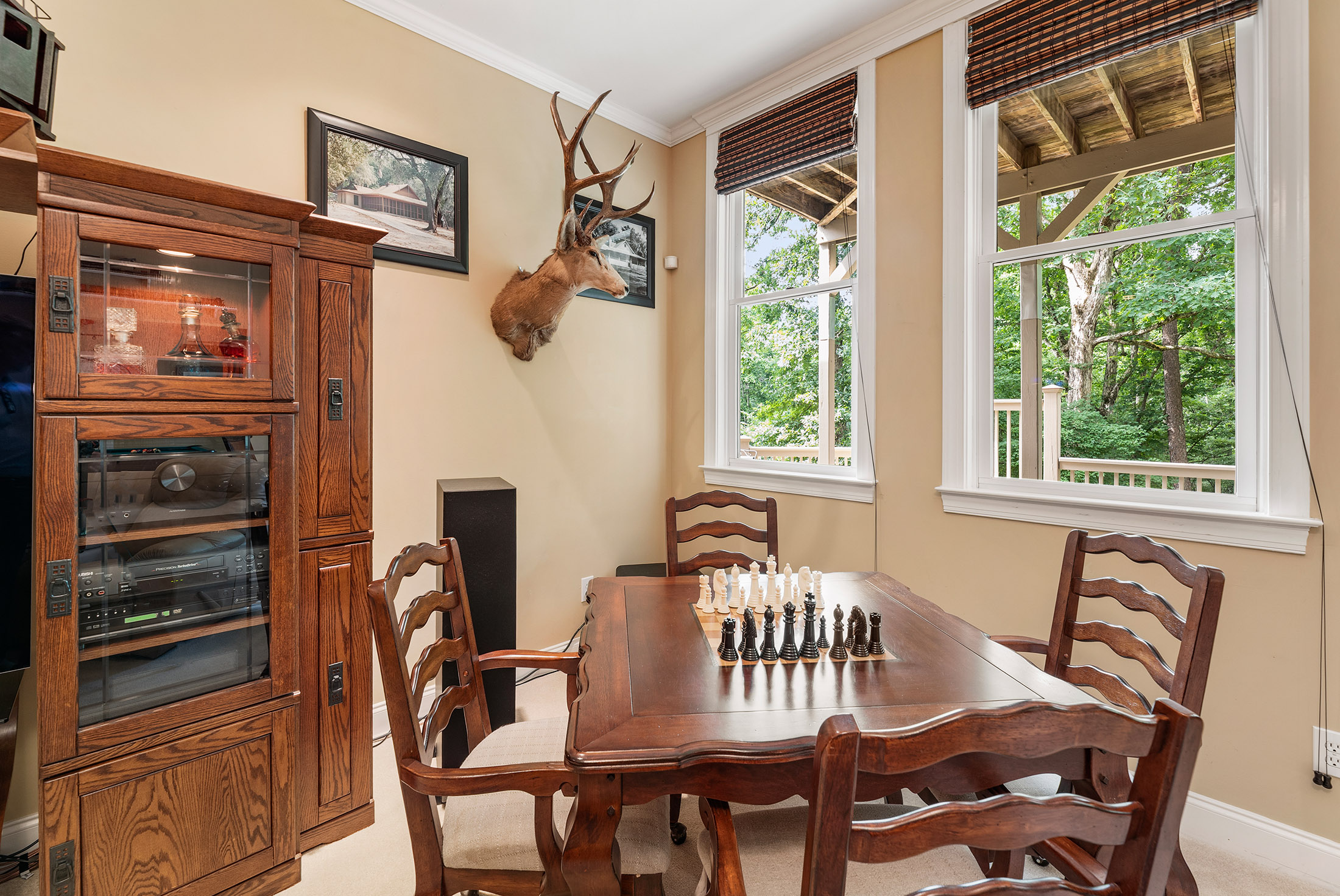  Tucked Among Mature Hardwoods on a Private 1.25+/- Acre River Lot - 物件實景