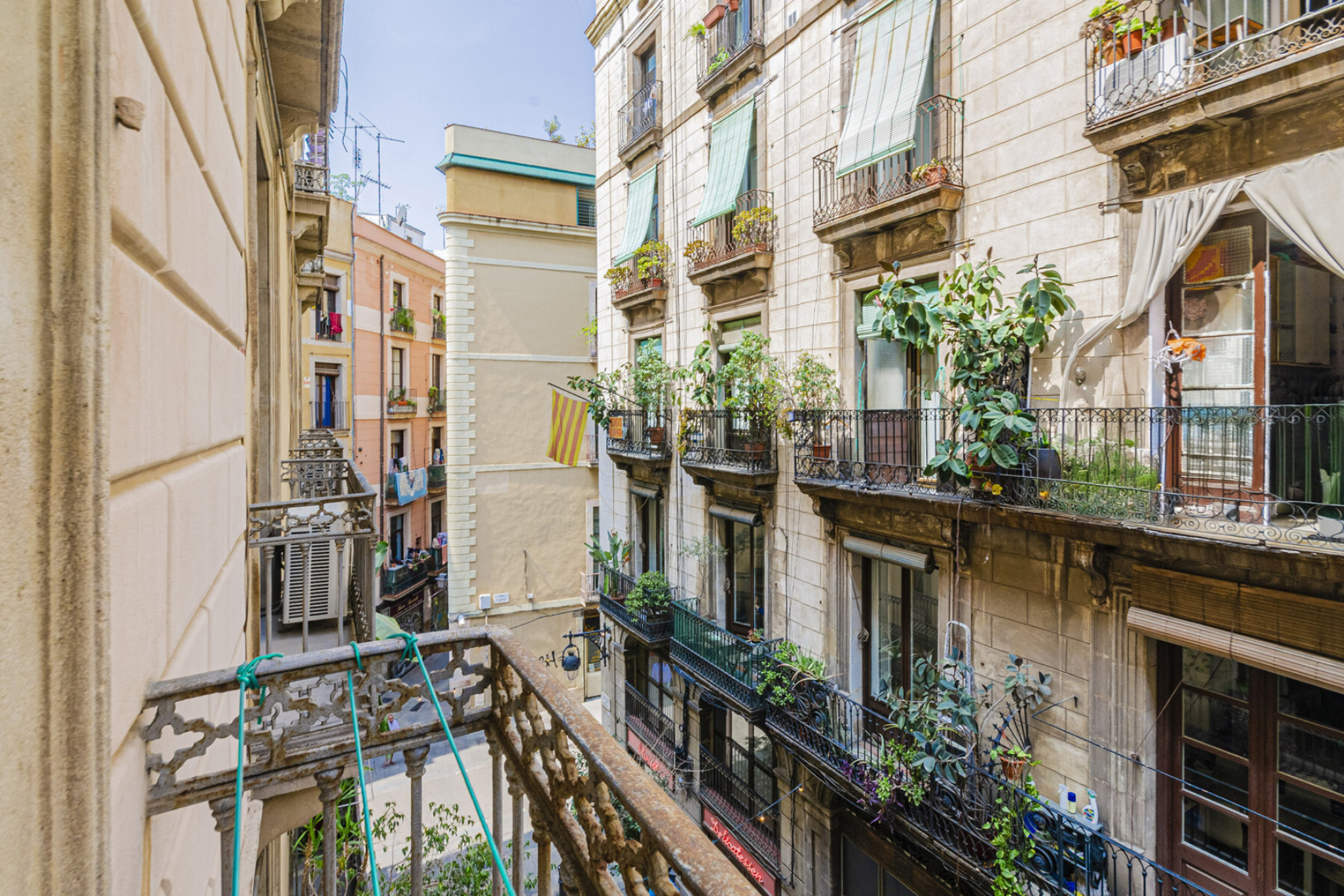  Large apartment with its own style in the oldest part of Barcelona - 物件實景