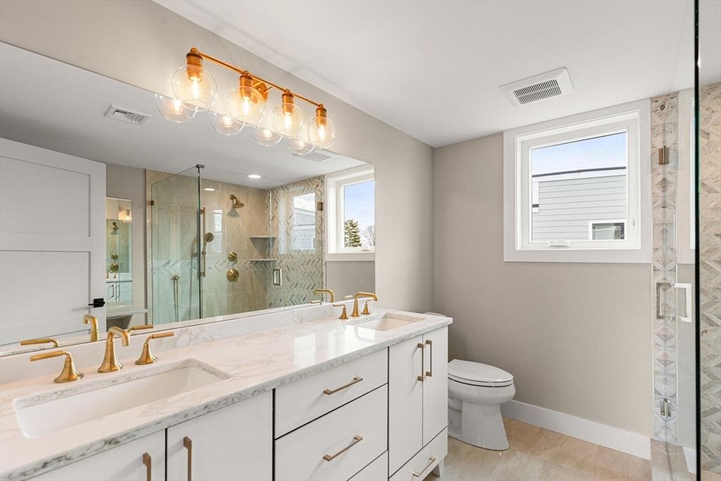 Waltham, Massachusetts, 02453, United States, 4 Bedrooms Bedrooms, ,4 BathroomsBathrooms,Residential,For Sale,1997475