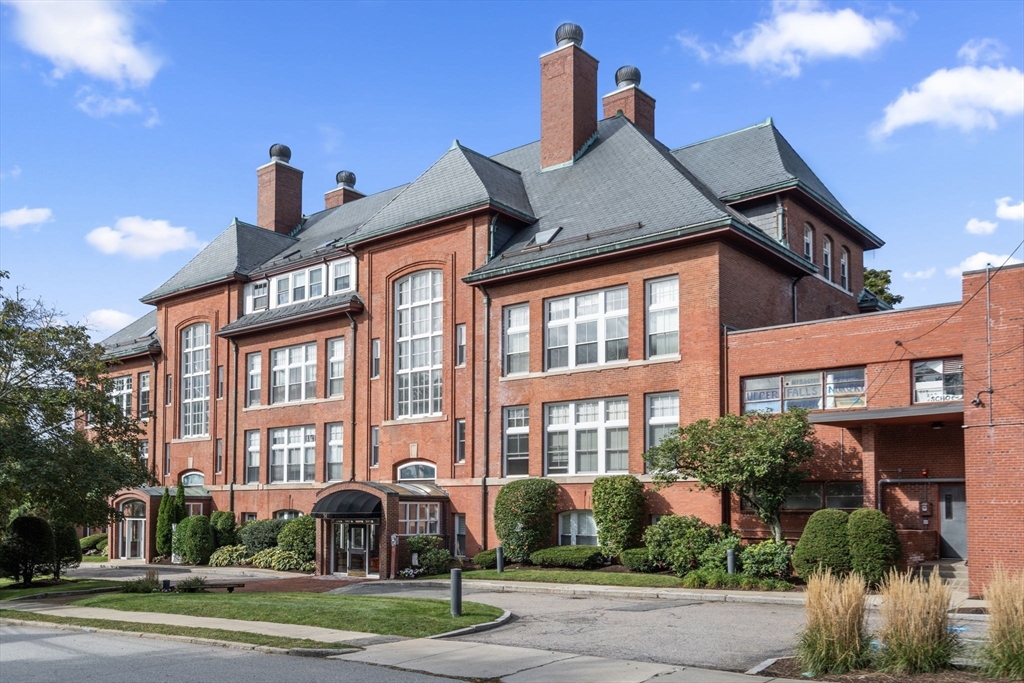 Newton, Massachusetts, 02464, United States, 2 Bedrooms Bedrooms, ,1 BathroomBathrooms,Residential,For Sale,1956329