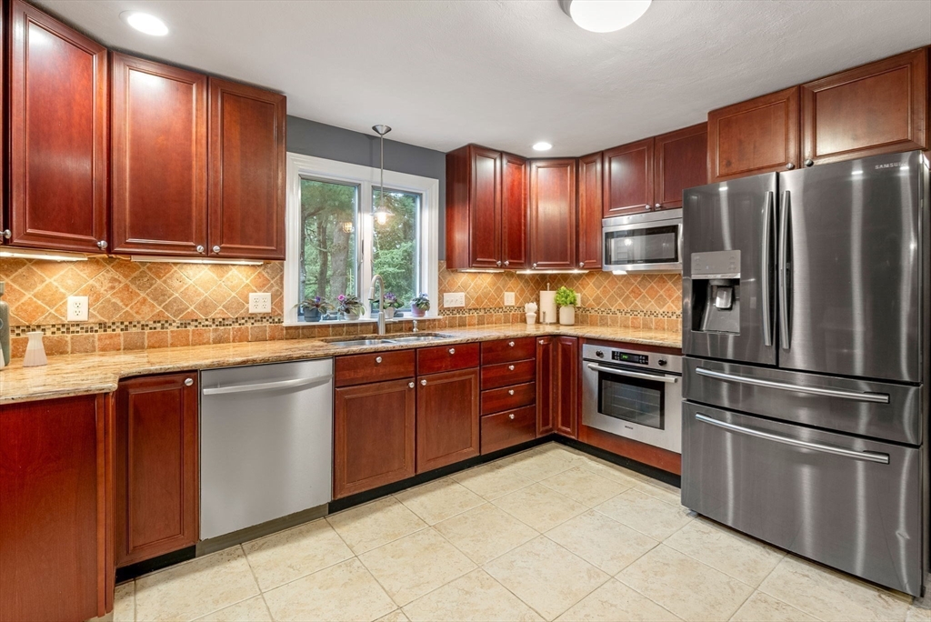 Shrewsbury, Massachusetts, 01545, United States, 4 Bedrooms Bedrooms, ,4 BathroomsBathrooms,Residential,For Sale,1768769