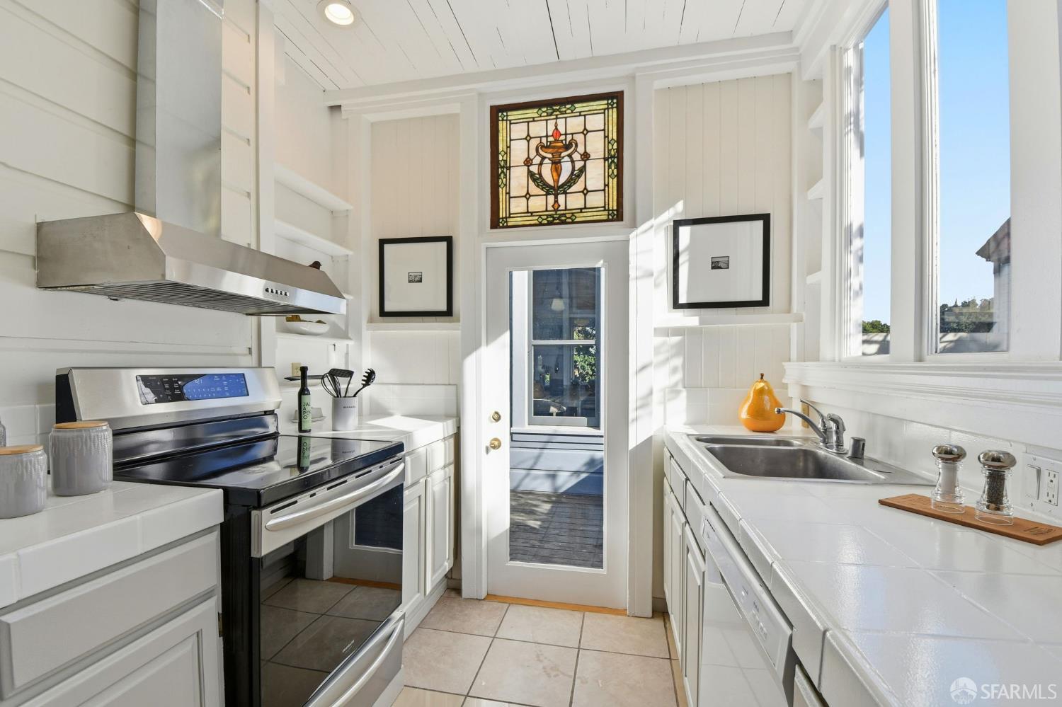 San Francisco, California, 94115, United States, 3 Bedrooms Bedrooms, ,1 BathroomBathrooms,Residential,For Sale,1992126