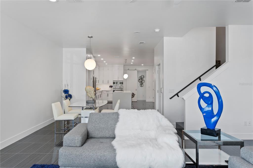 Tampa, Florida, 33606, United States, 4 Bedrooms Bedrooms, ,3 BathroomsBathrooms,Residential,For Sale,1998120