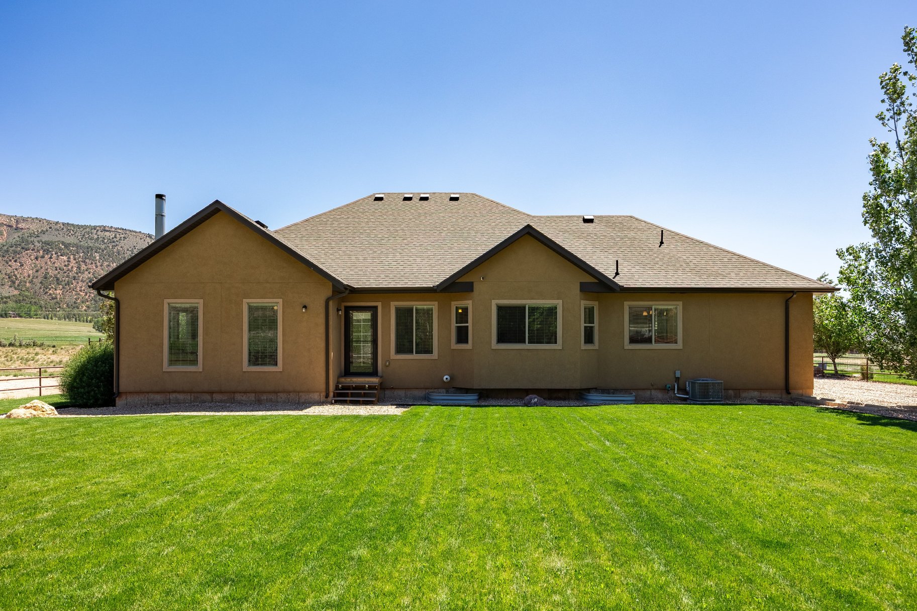  4,000+ SF Home, 1 Acre, Duchesne River Fly Fishing Easement - 物件實景