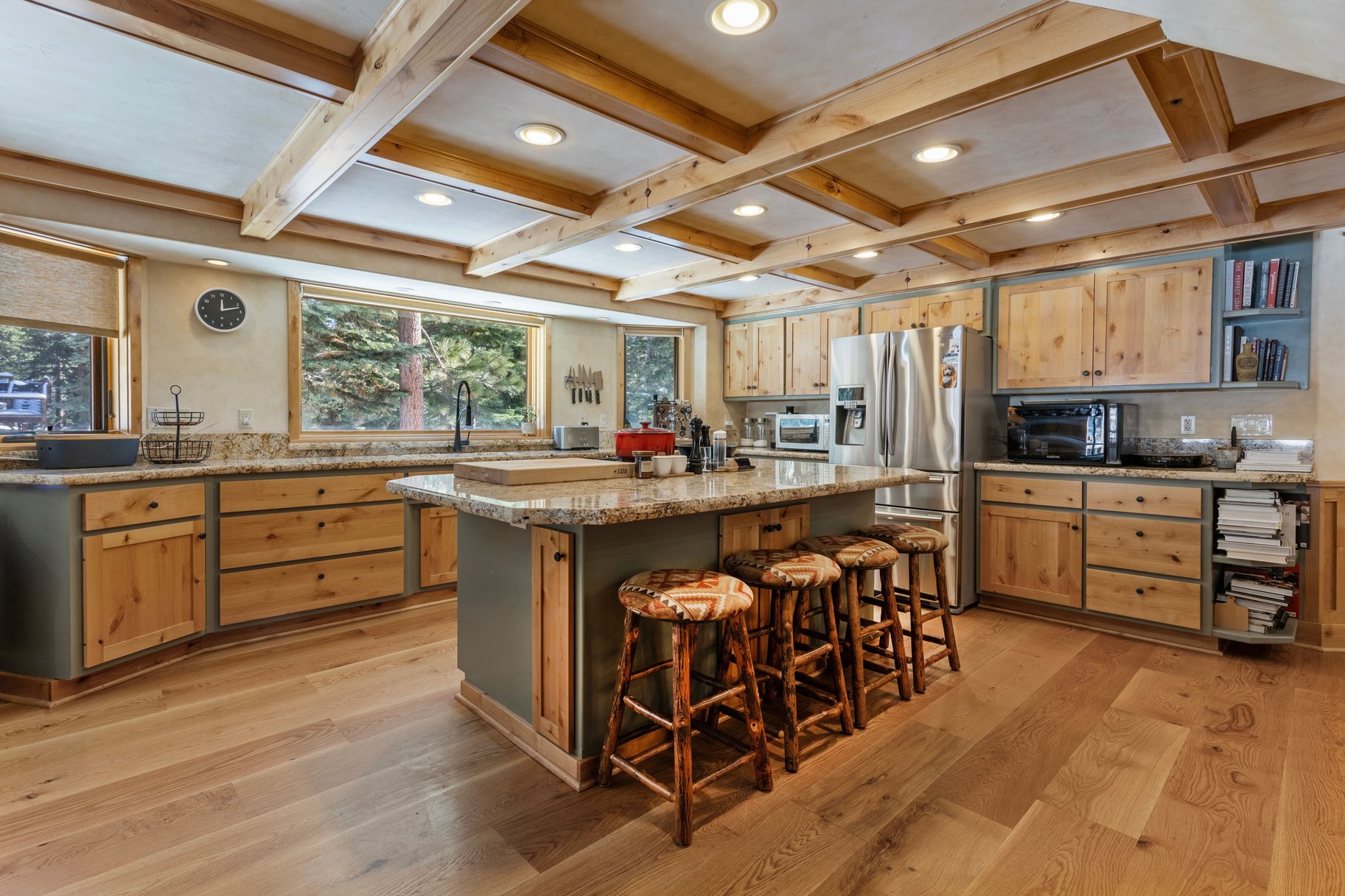 Gorgeous Tahoe Lodge next to open forest and close to everything - 物件實景
