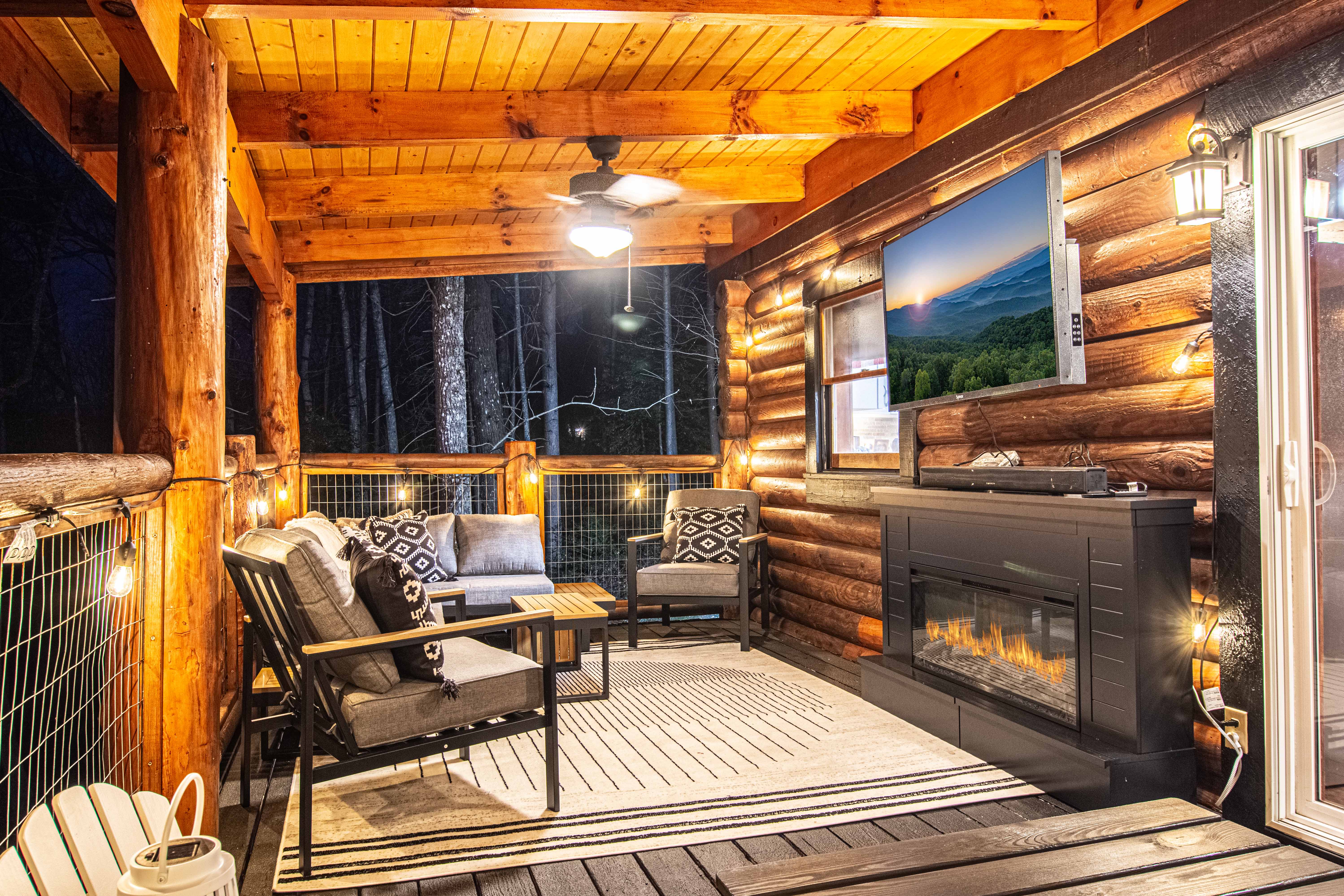 Gatlinburg, Tennessee, 37738, United States, 3 Bedrooms Bedrooms, ,4 BathroomsBathrooms,Residential,For Sale,1977450