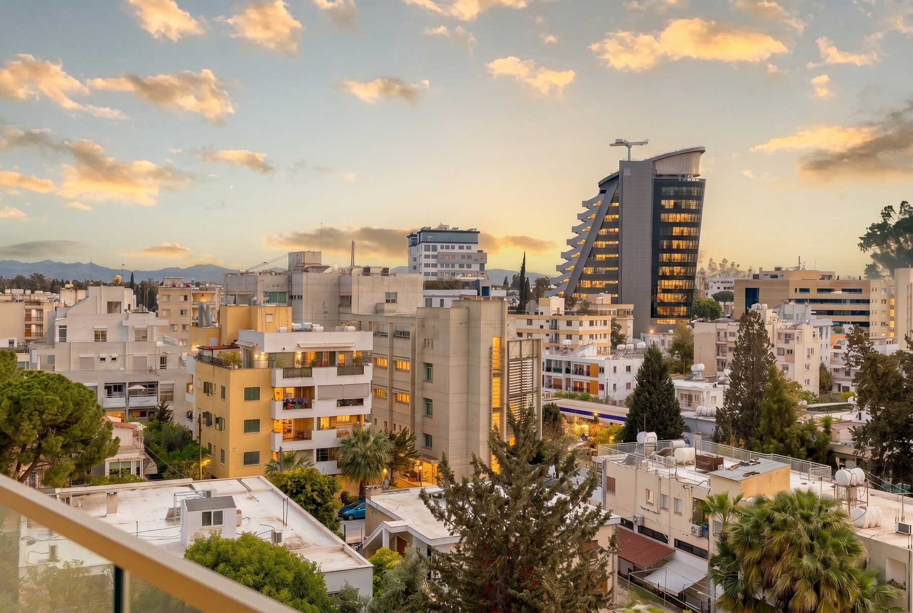  Four Bedroom Penthouse in Nicosia with Private Jacuzzi and Panoramic City Views - 物件實景