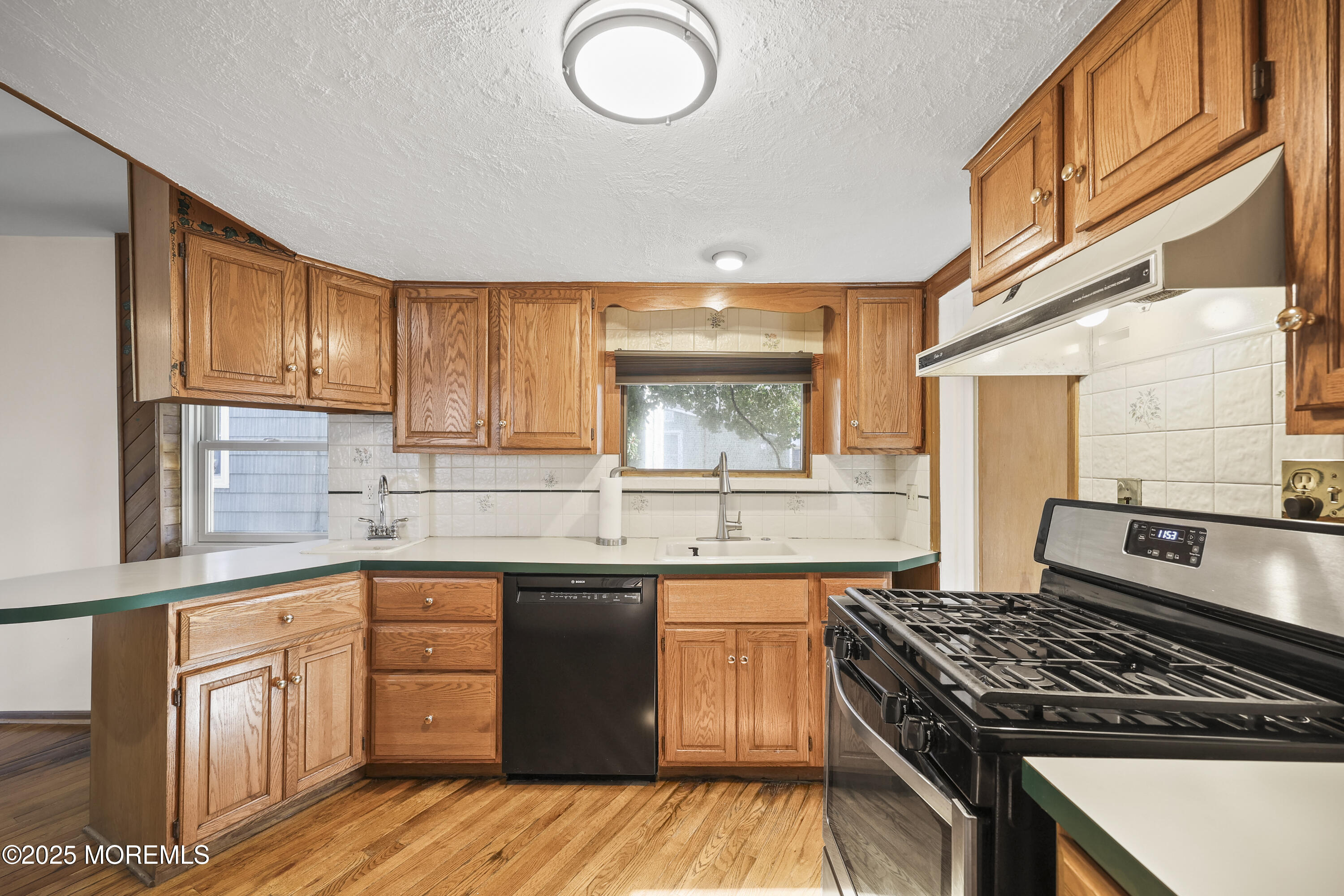 Leonardo, New Jersey, 07737, United States, 4 Bedrooms Bedrooms, ,3 BathroomsBathrooms,Residential,For Sale,2001705