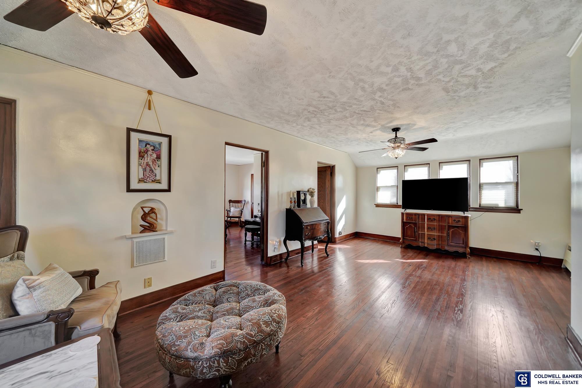 Lincoln, Nebraska, 68510, United States, 6 Bedrooms Bedrooms, ,2 BathroomsBathrooms,Residential,For Sale,1796246