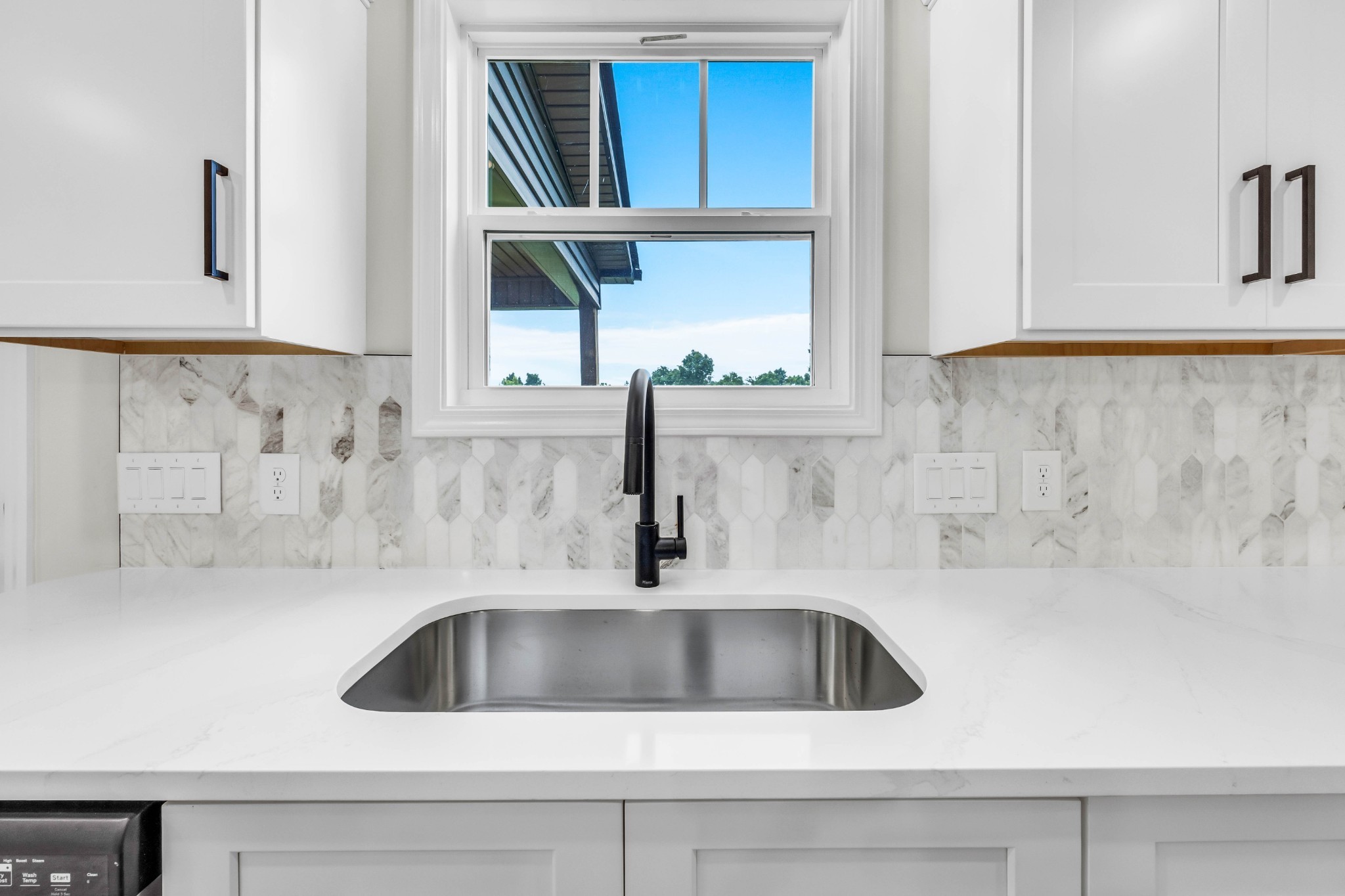 Clarksville, Tennessee, 37040, United States, 4 Bedrooms Bedrooms, ,3 BathroomsBathrooms,Residential,For Sale,2001195