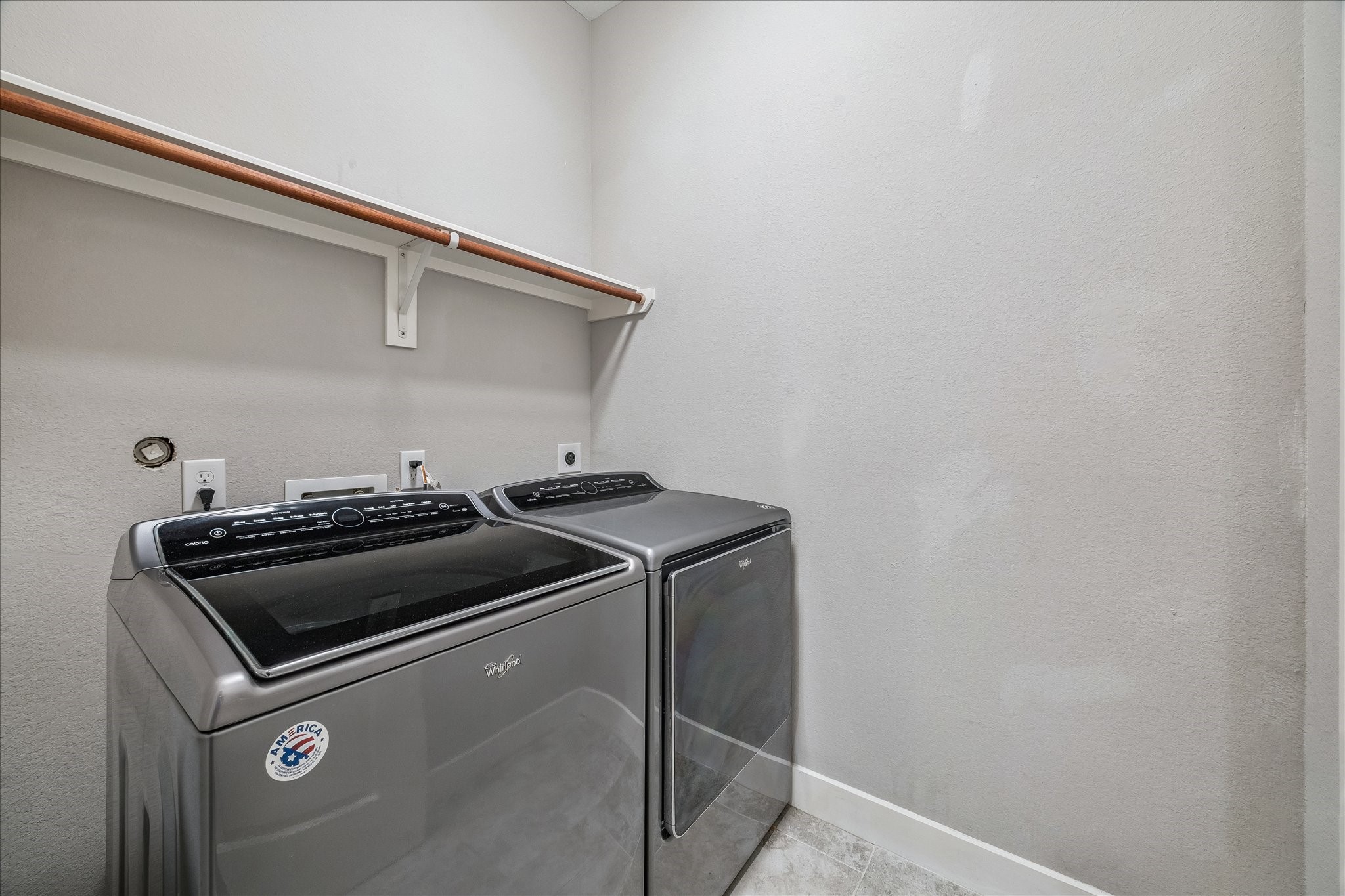  608 W 28th Street B - 物件實景