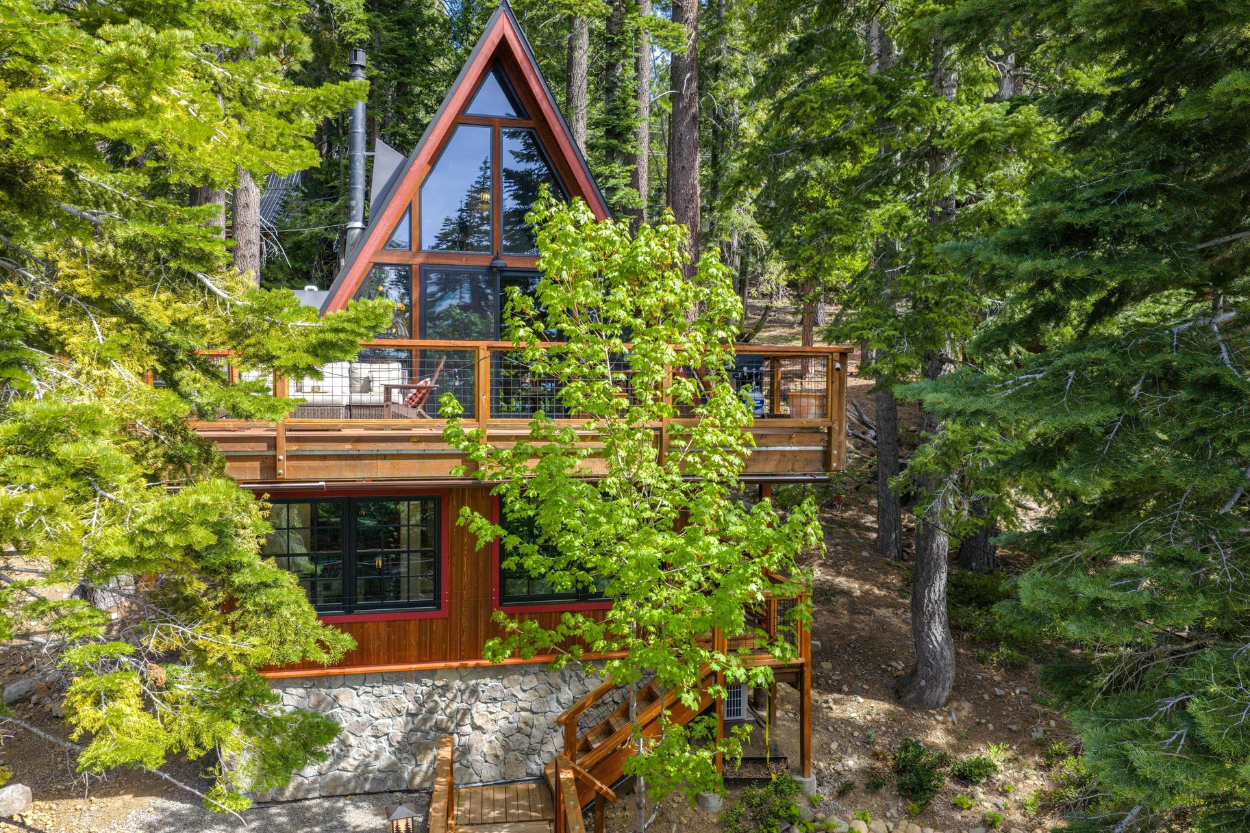  Iconic, Updated A-frame Steps from Trails with Private Beach Membership - 物件實景