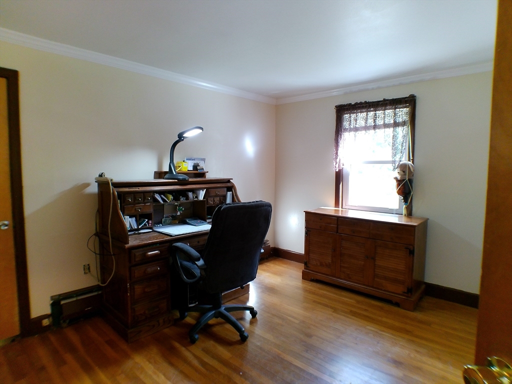 East Bridgewater, Massachusetts, 02333, United States, 4 Bedrooms Bedrooms, ,2 BathroomsBathrooms,Residential,For Sale,1922908