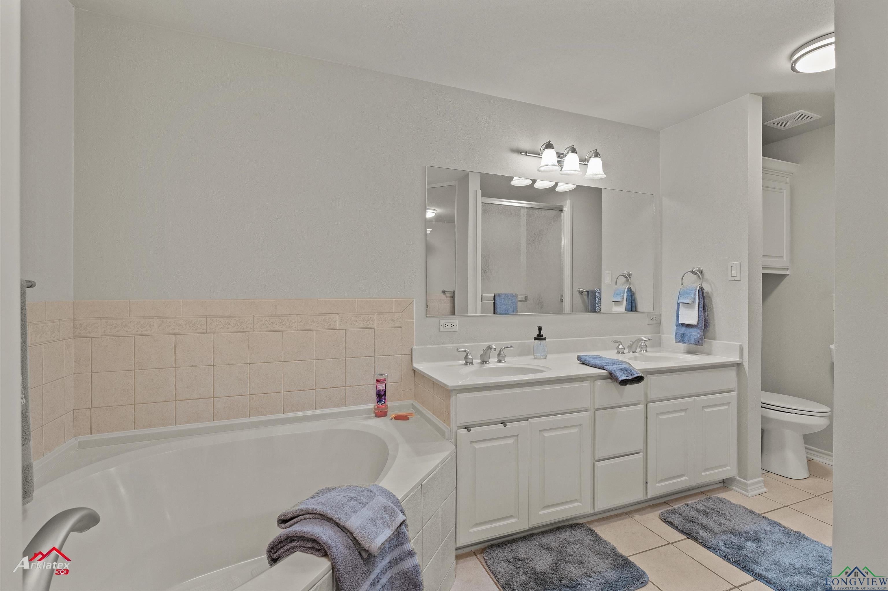 Marshall, Texas, 75672-4947, United States, 3 Bedrooms Bedrooms, ,4 BathroomsBathrooms,Residential,For Sale,1982293