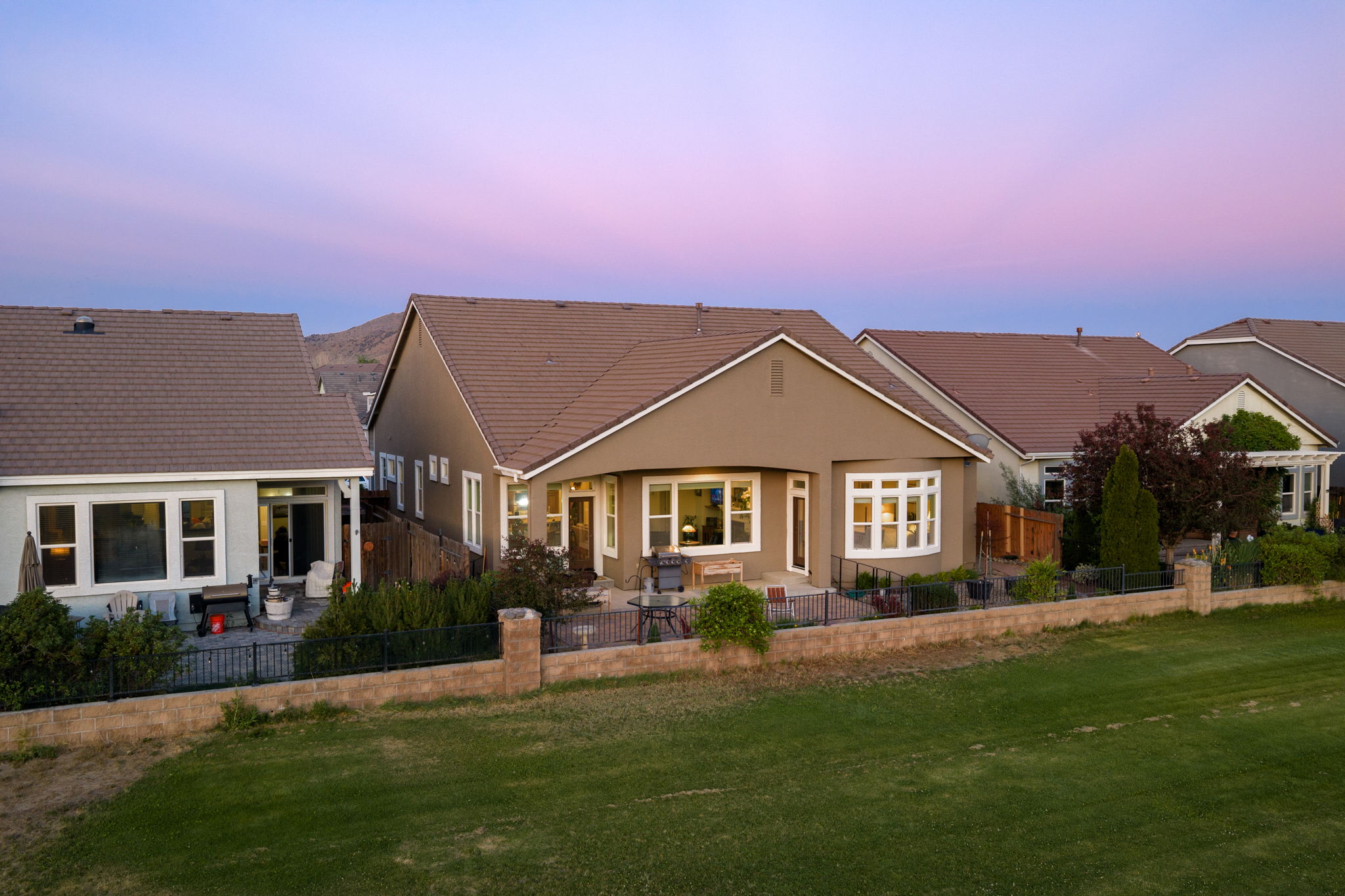  Refined Minden Living with Designer Touches and Captivating Mountain Views - 物件實景