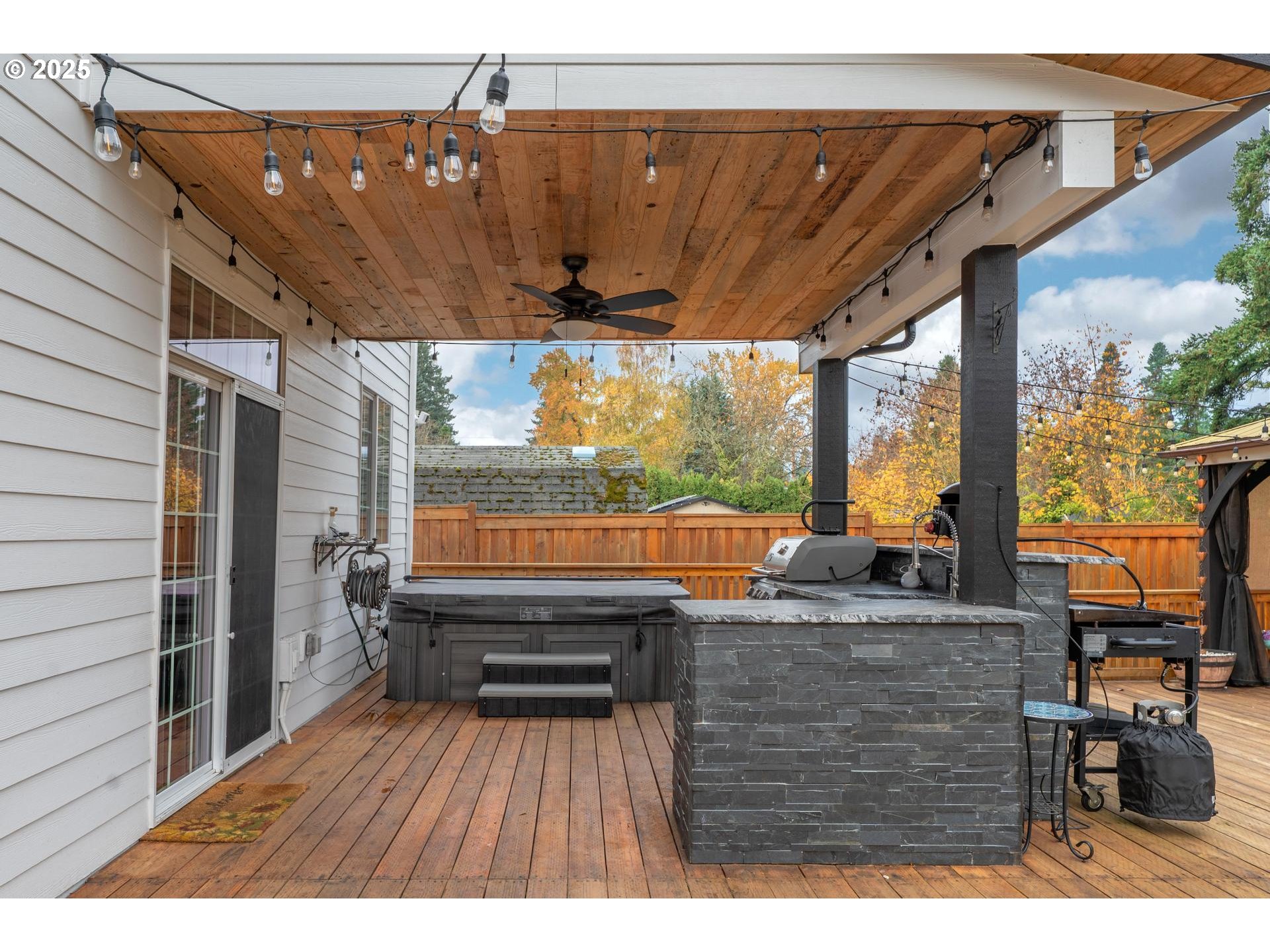 Portland, Oregon, 97223, United States, 4 Bedrooms Bedrooms, ,3 BathroomsBathrooms,Residential,For Sale,1991848