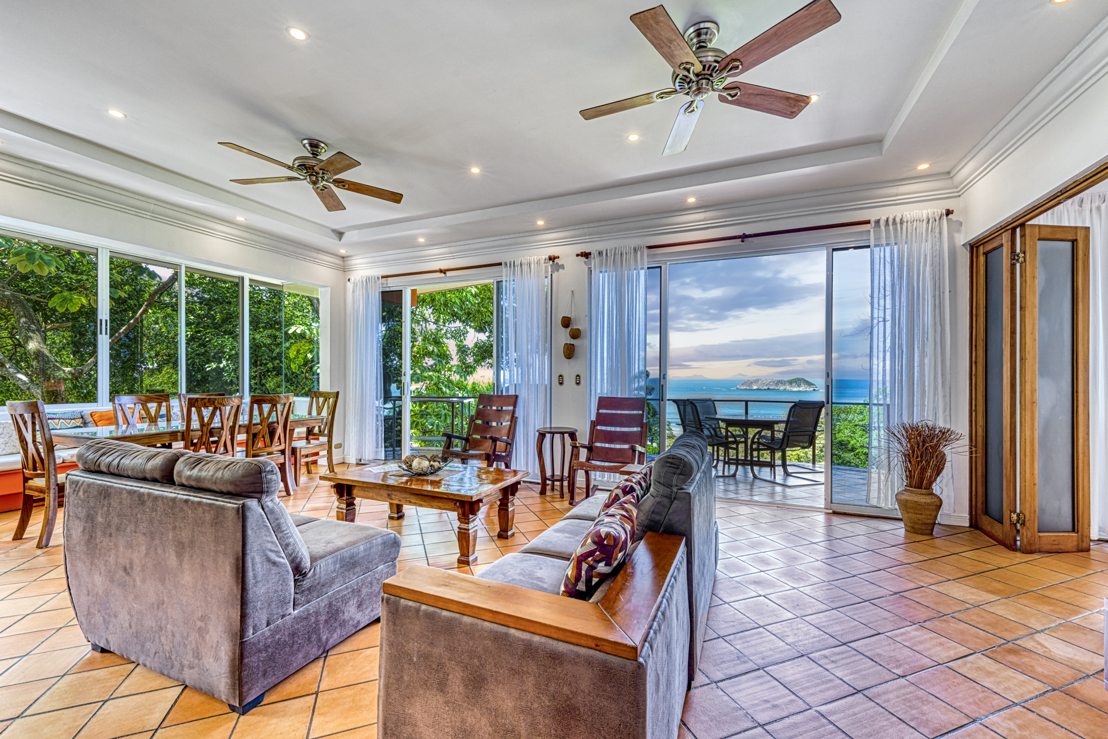 Manuel Antonio, Manuel Antonio, Puntarenas, CR, 4 Bedrooms Bedrooms, ,Residential,For Sale,Manuel Antonio,1617349