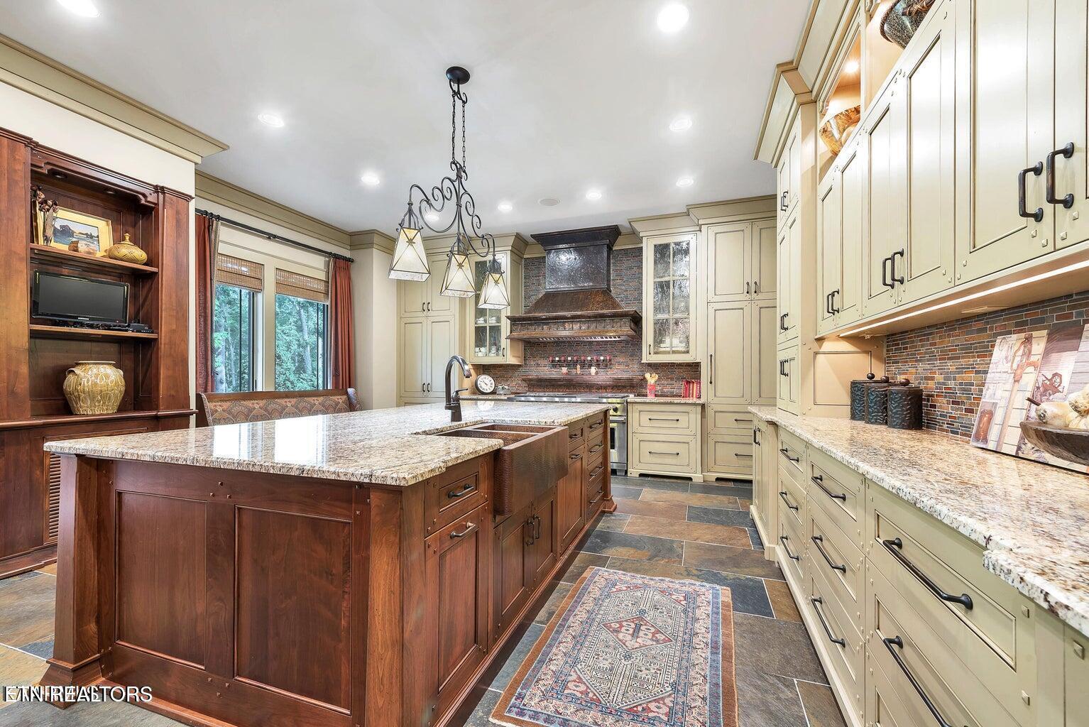 Louisville, Tennessee, 37777, United States, 3 Bedrooms Bedrooms, ,4 BathroomsBathrooms,Residential,For Sale,1995575