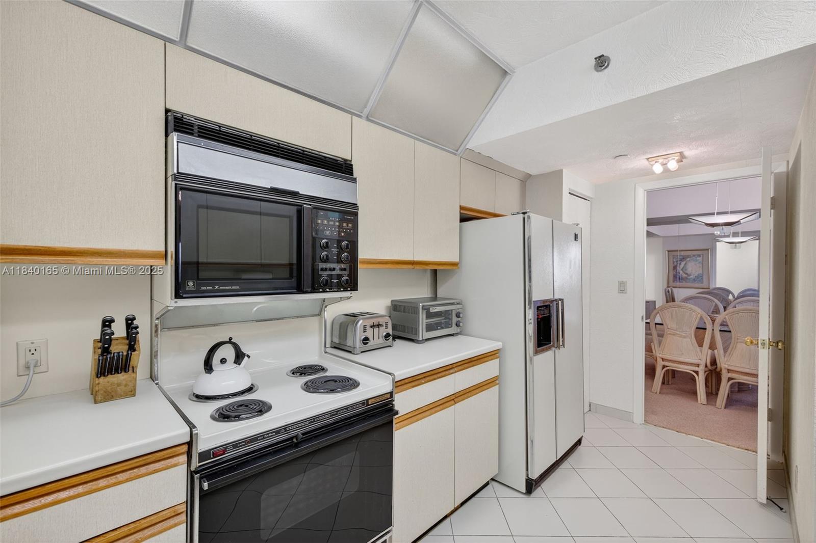 Aventura, Florida, 33180, United States, 2 Bedrooms Bedrooms, ,2 BathroomsBathrooms,Residential,For Sale,1897536