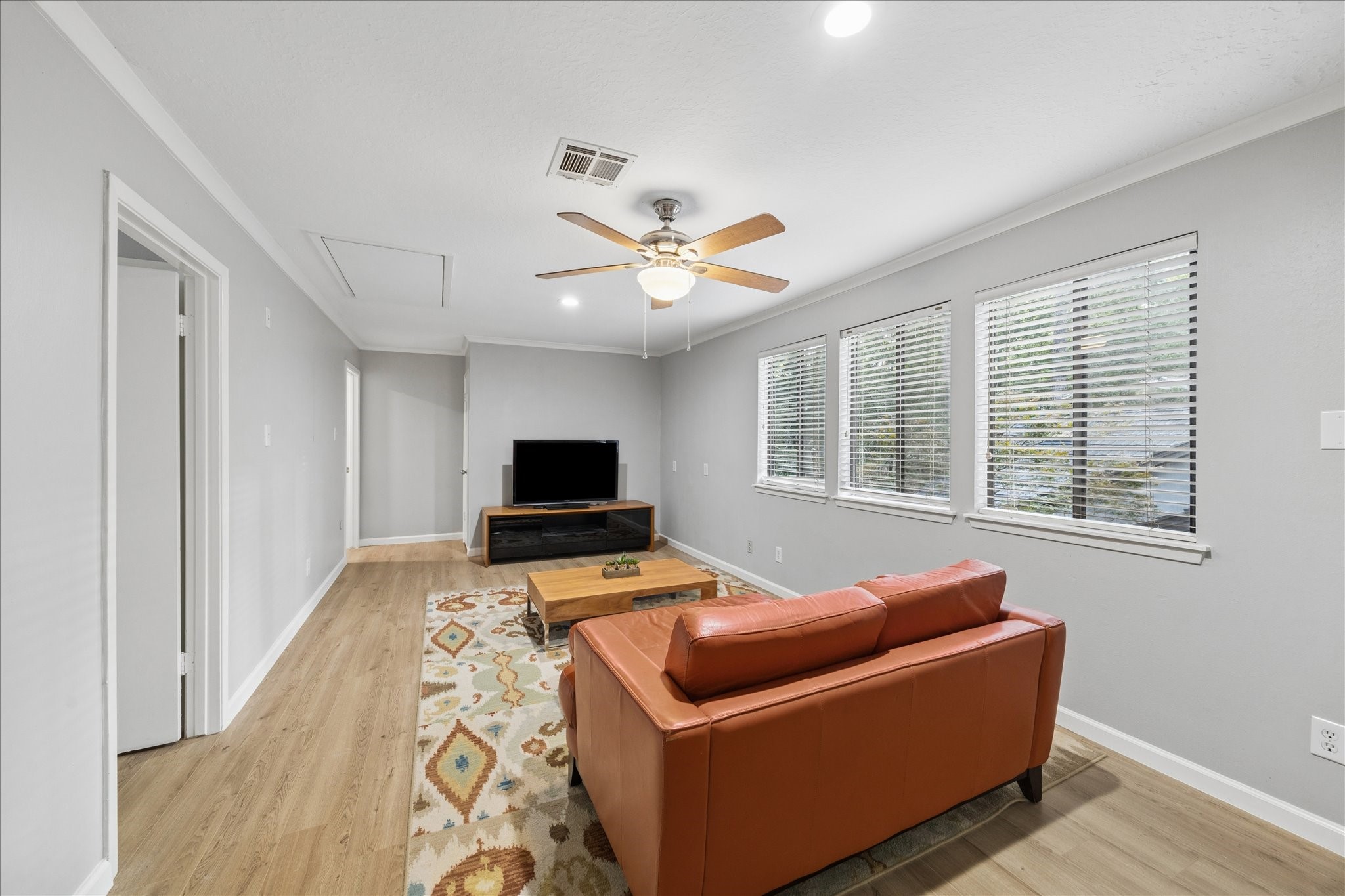  2411 Oakbank Drive - 物件實景