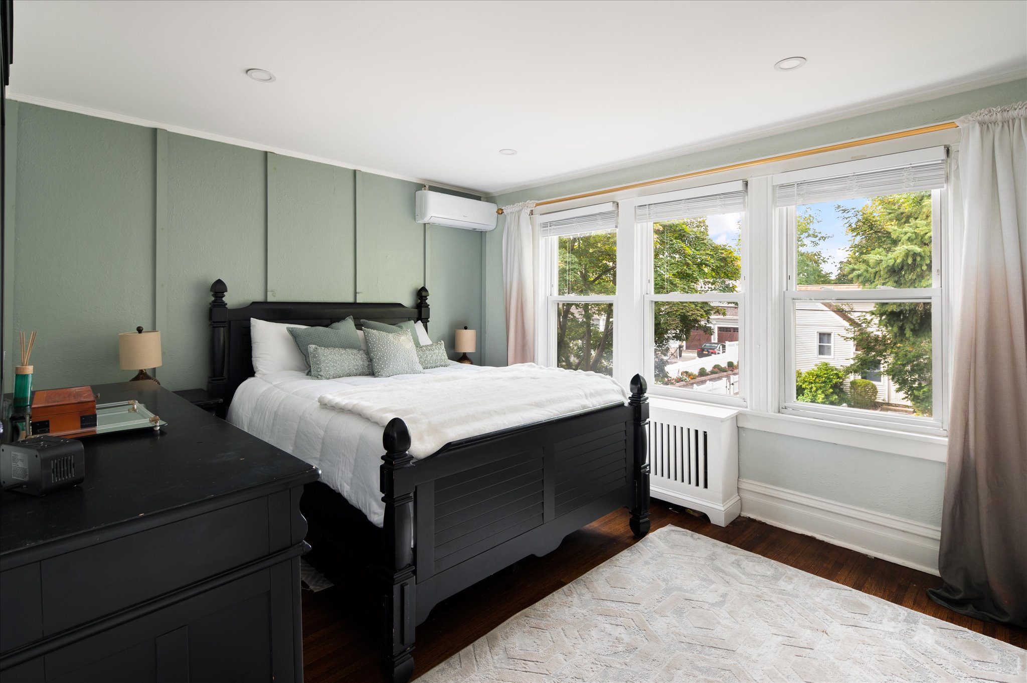  737 Bradley Street - 物件實景