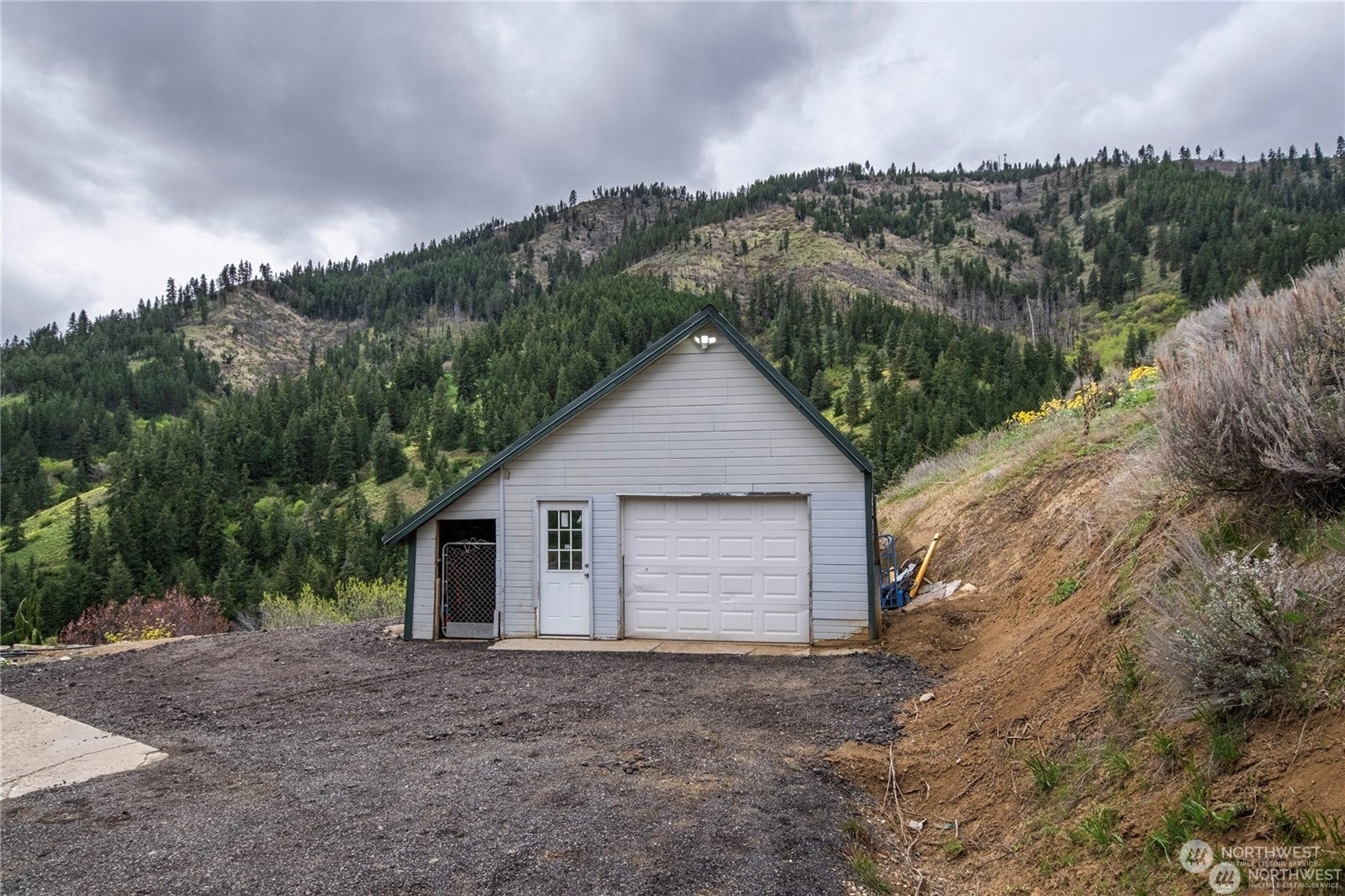 9505 Plateau Road, Cashmere, Washington, 98815, United States, 4 Bedrooms Bedrooms, ,3 BathroomsBathrooms,Residential,For Sale,9505 Plateau Road,1611849
