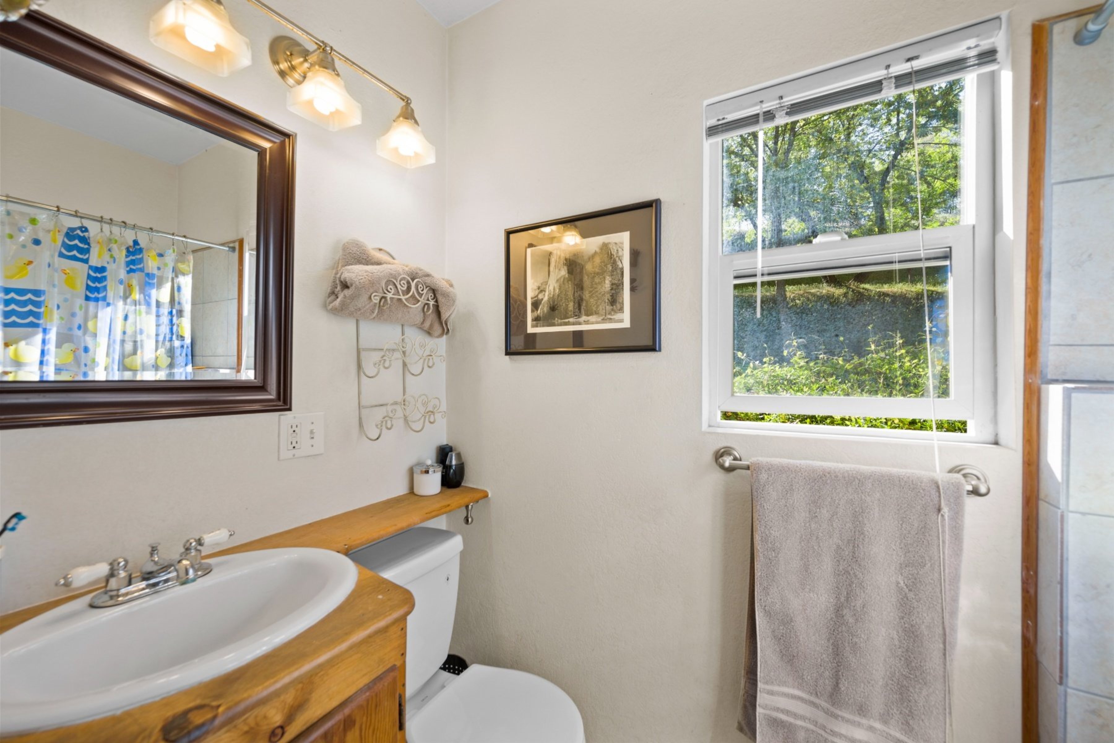  Opportunity to Subdivide - Build Homes With a City & Foothills View - 物件實景