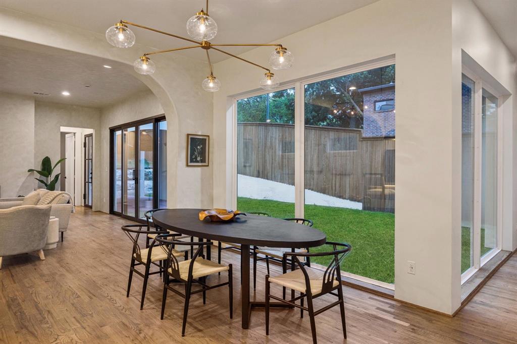 Dallas, Texas, 75211, United States, 4 Bedrooms Bedrooms, ,3 BathroomsBathrooms,Residential,For Sale,1988260