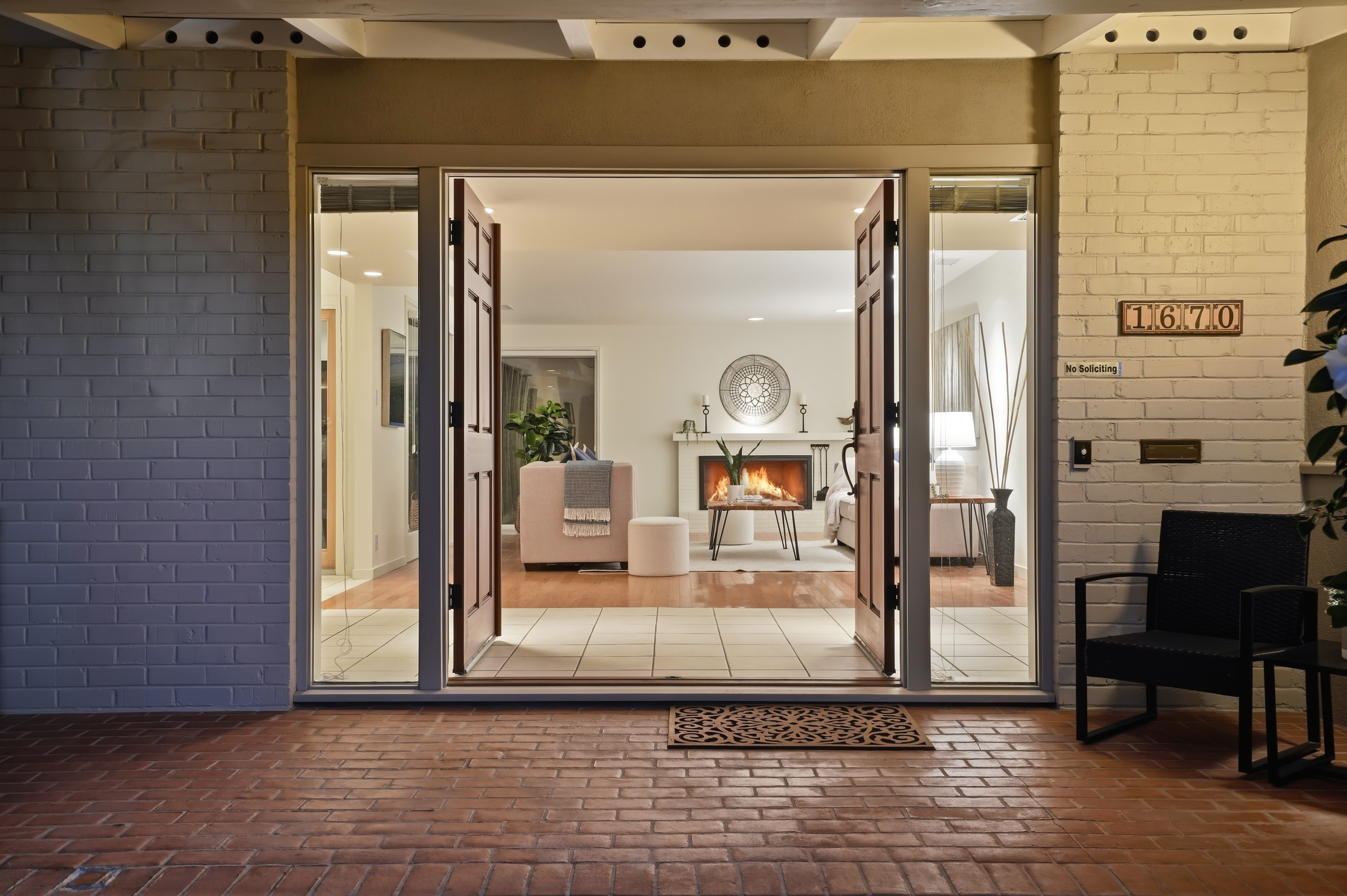  Single-Level Rancher in Coveted Neighborhood - 物件實景