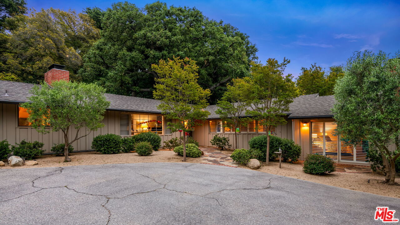 Los Angeles, California, 90049, United States, 4 Bedrooms Bedrooms, ,3 BathroomsBathrooms,Residential,For Sale,1805852