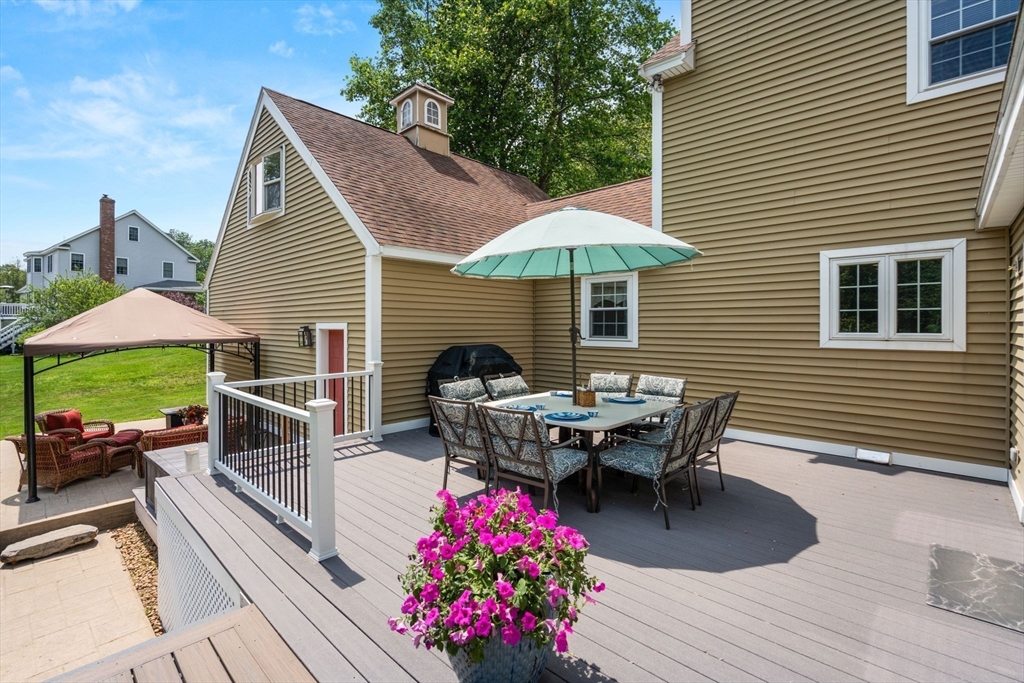 Paxton, Massachusetts, 01612, United States, 4 Bedrooms Bedrooms, ,4 BathroomsBathrooms,Residential,For Sale,1940308