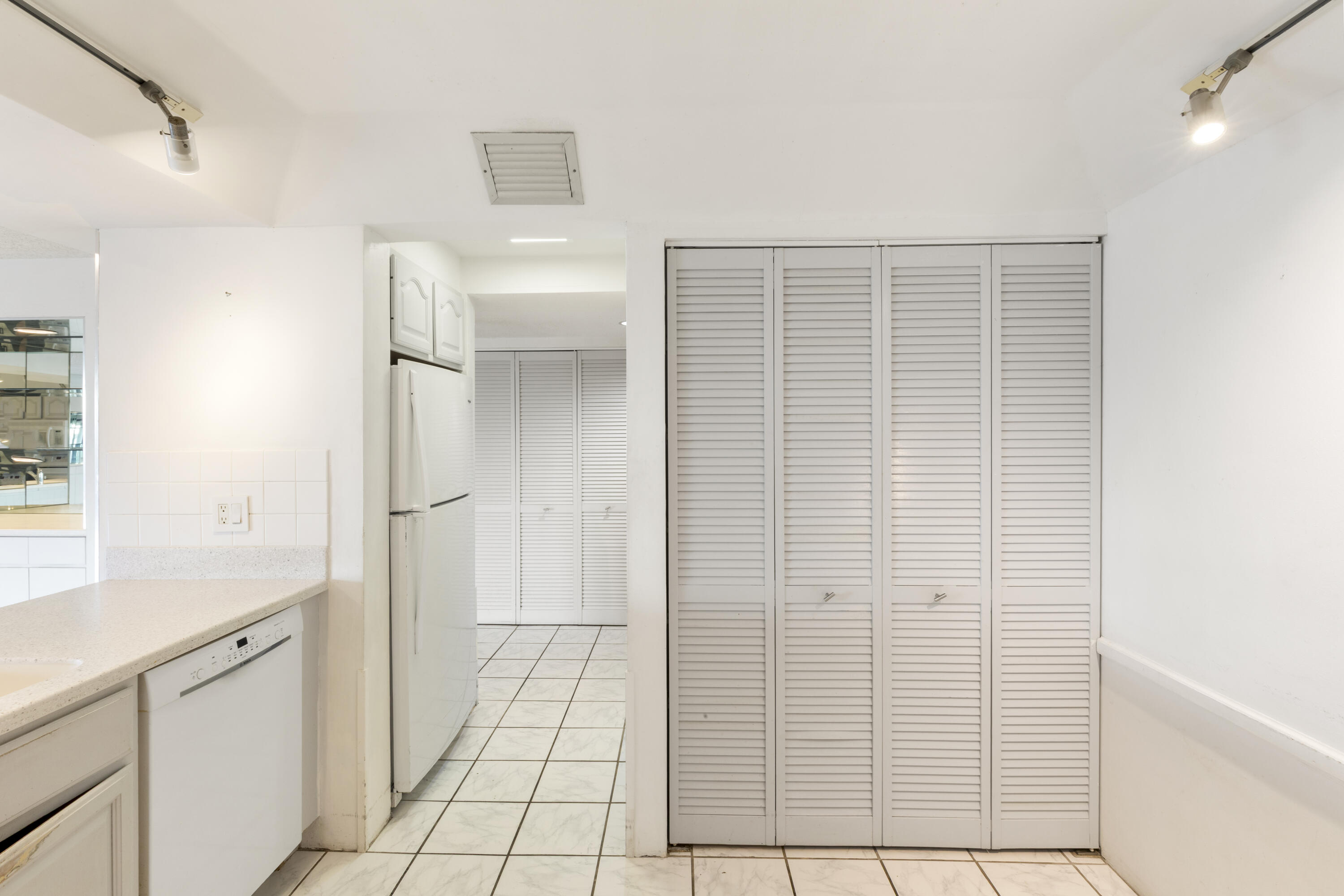 KEY WEST, Florida, 33040, United States, 2 Bedrooms Bedrooms, ,2 BathroomsBathrooms,Residential,For Sale,1821203