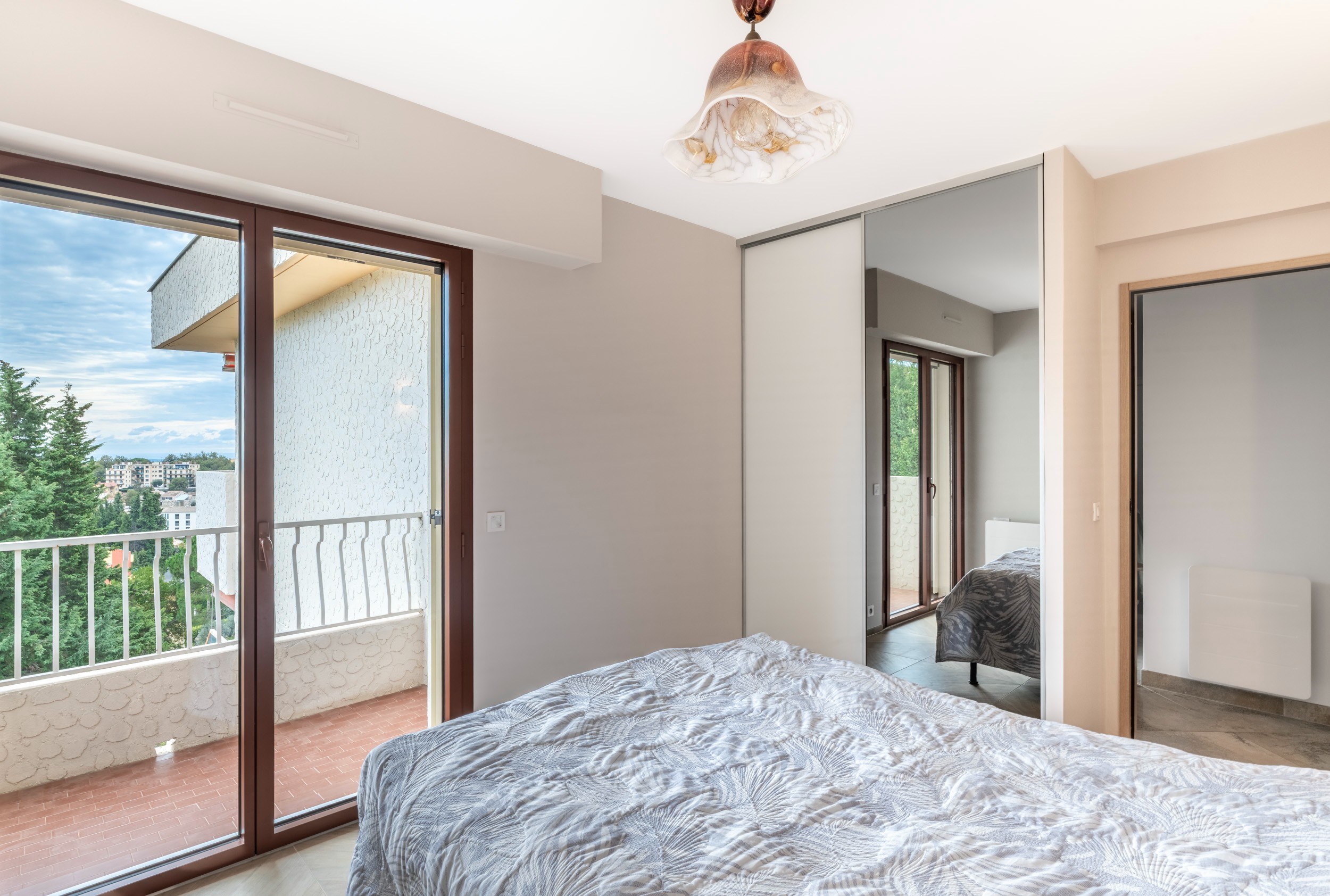 2-bedroom apartment in Vence: sea view, top floor, terraces, parking - 物件實景